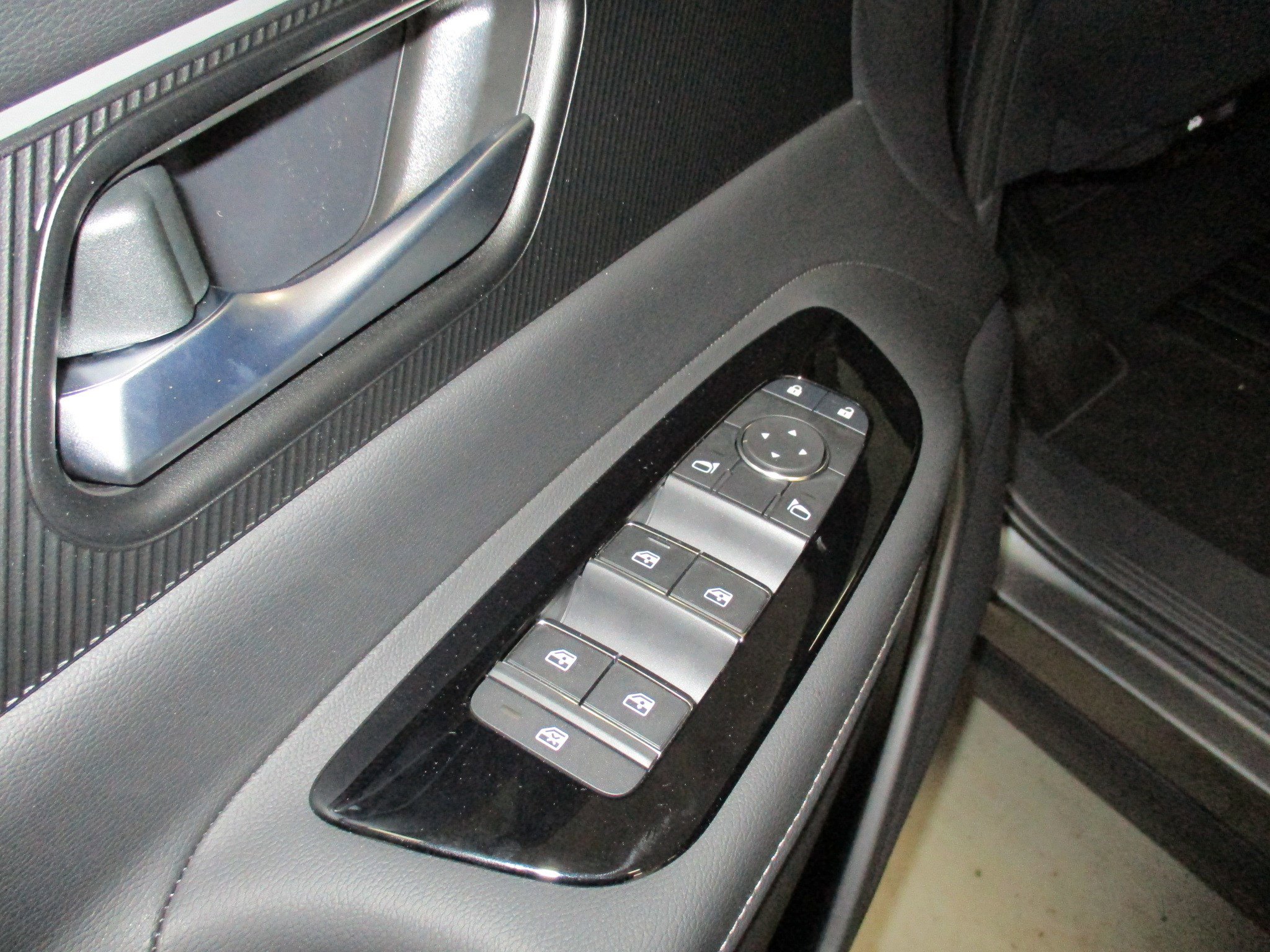 2025 Nissan Murano SV - Photo 14