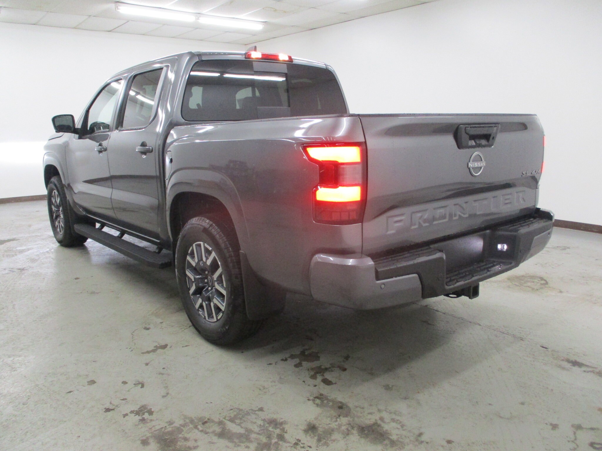 2025 Nissan Frontier SL photo 3