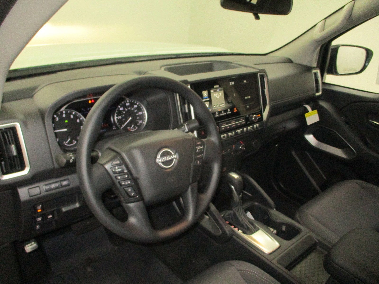 2025 Nissan Frontier SV - Photo 15