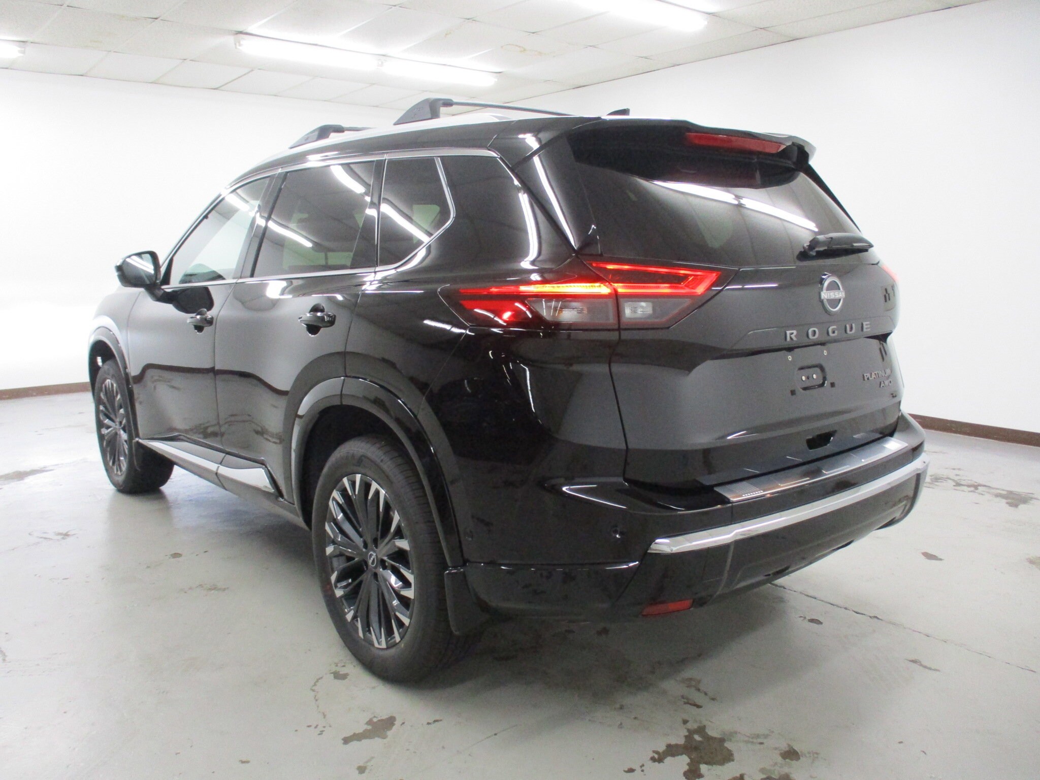 2026 Nissan Rogue Platinum photo 3