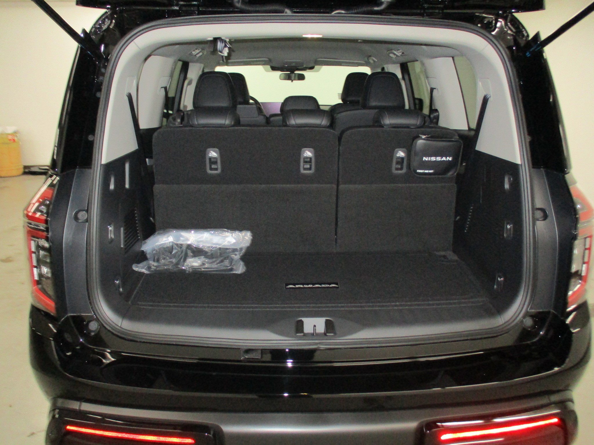 2026 Nissan Armada SV - Photo 5