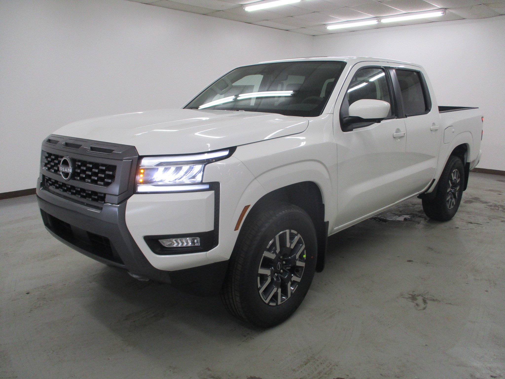 2025 Nissan Frontier SL's photo