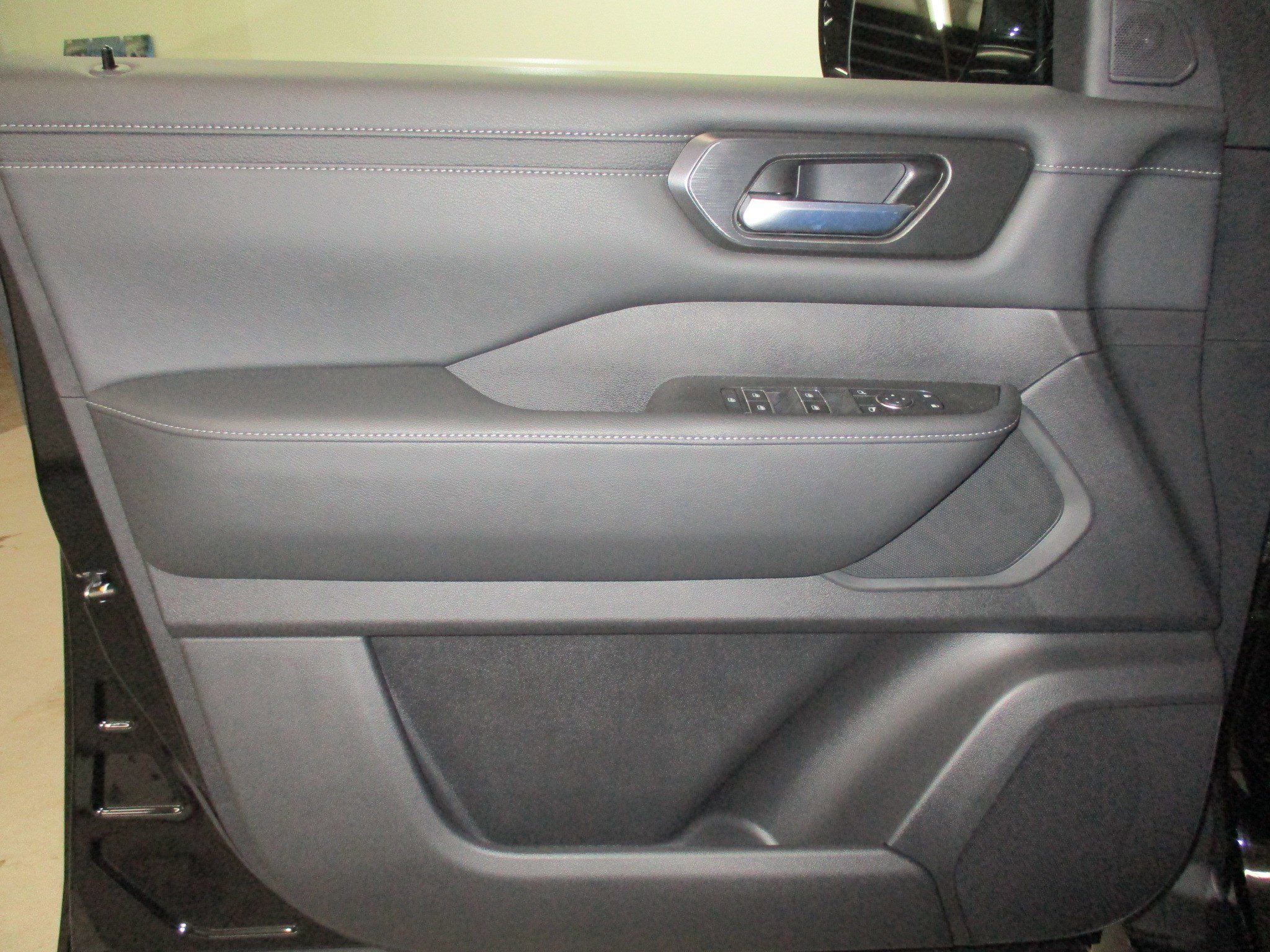 2026 Nissan Armada SV - Photo 11