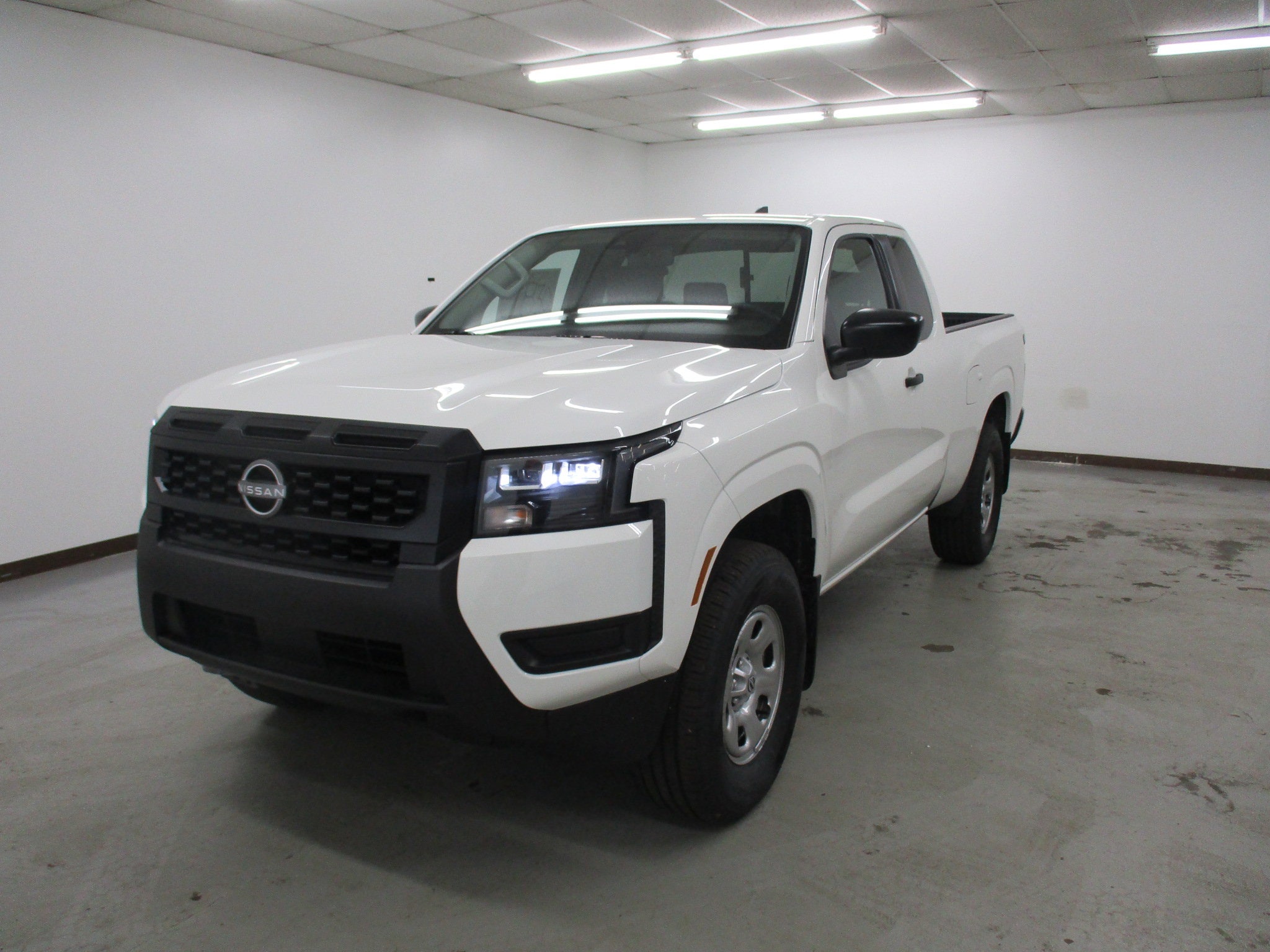 2026 Nissan Frontier S's photo