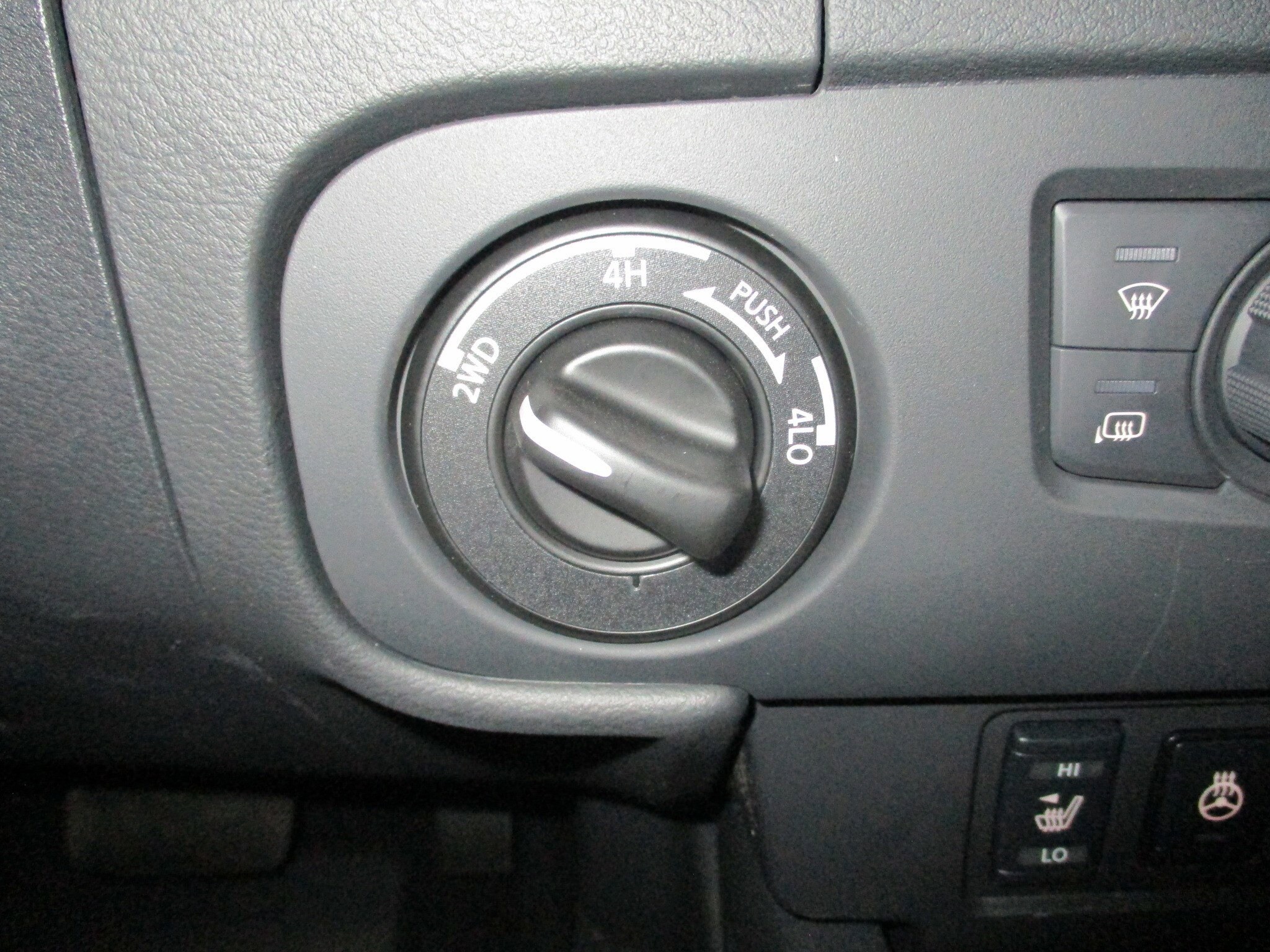 2025 Nissan Frontier SL - Photo 27