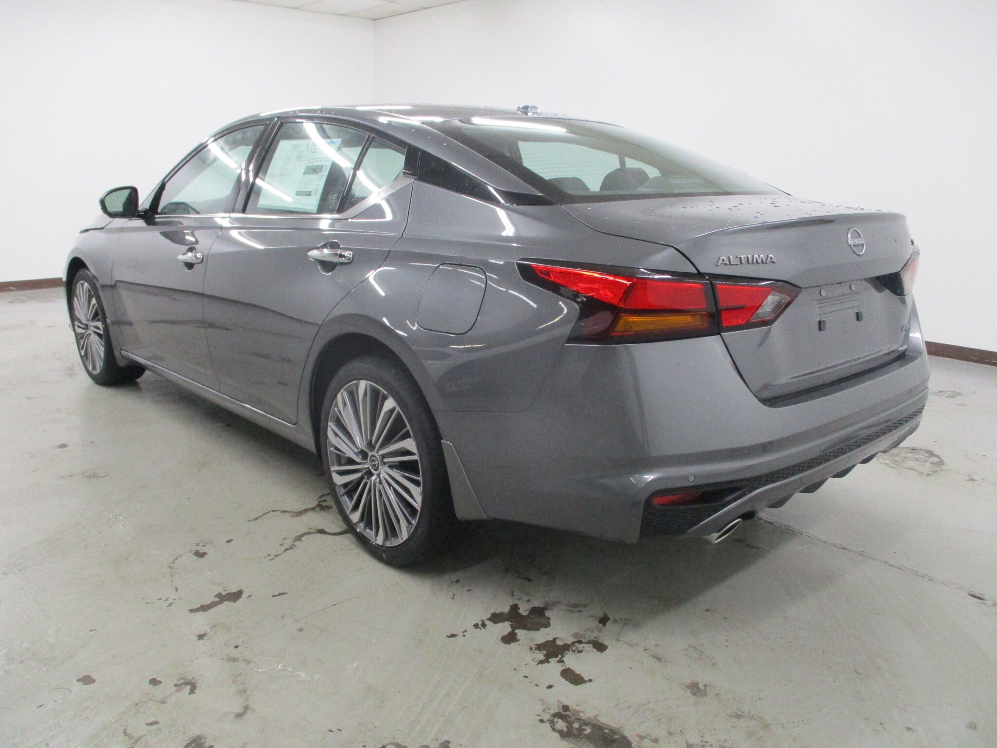 2025 Nissan Altima SL photo 3