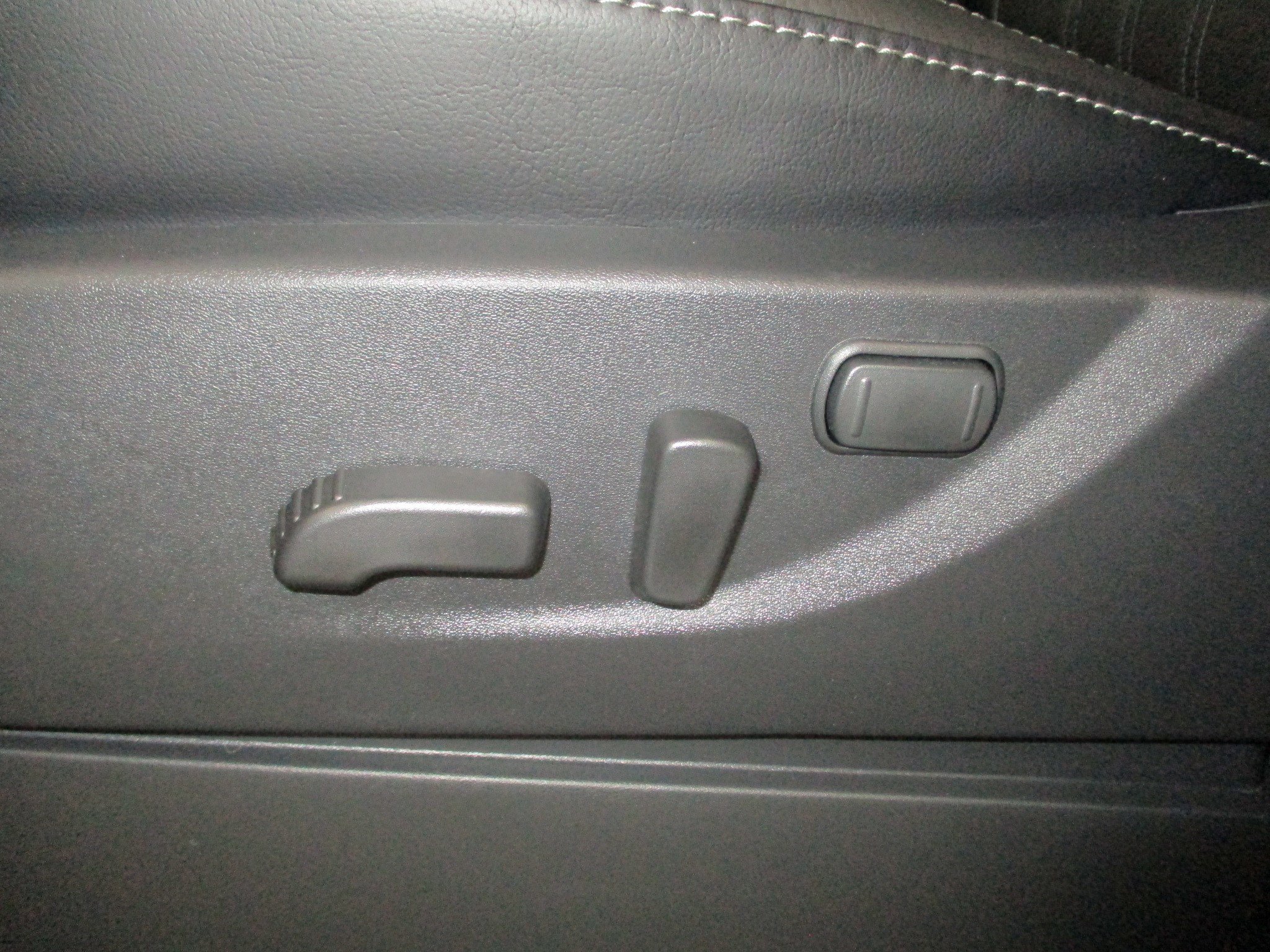 2025 Nissan Frontier SL - Photo 16