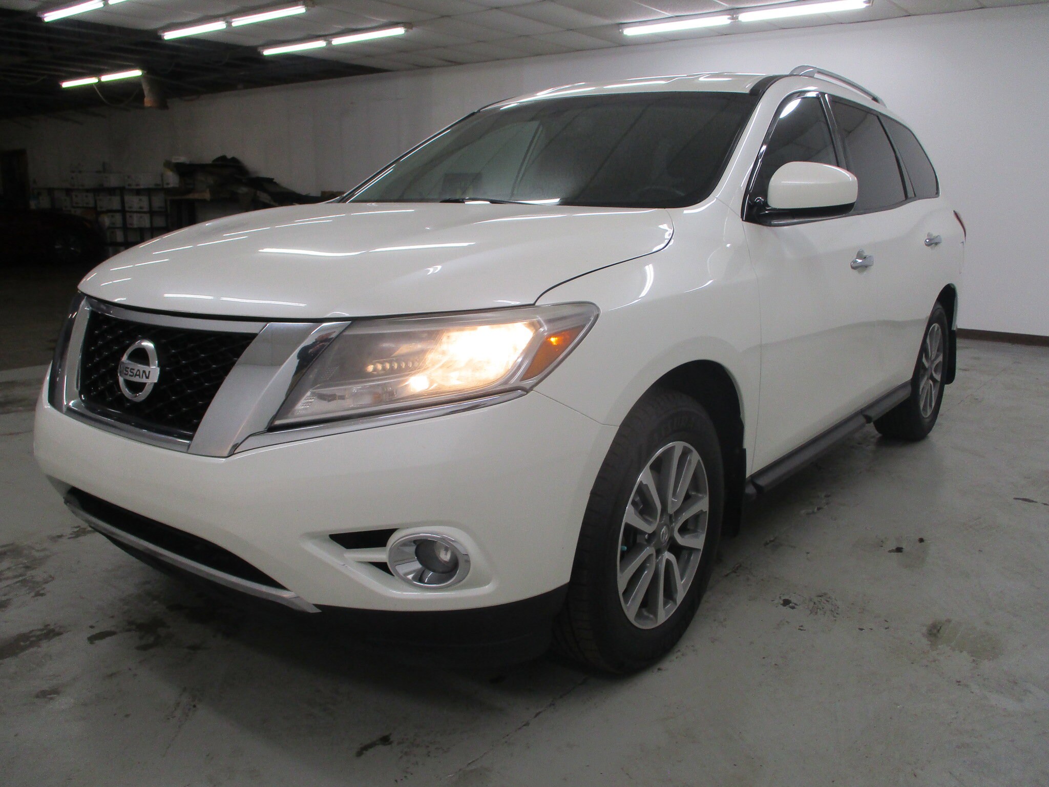 2016 Nissan Pathfinder SV photo 3