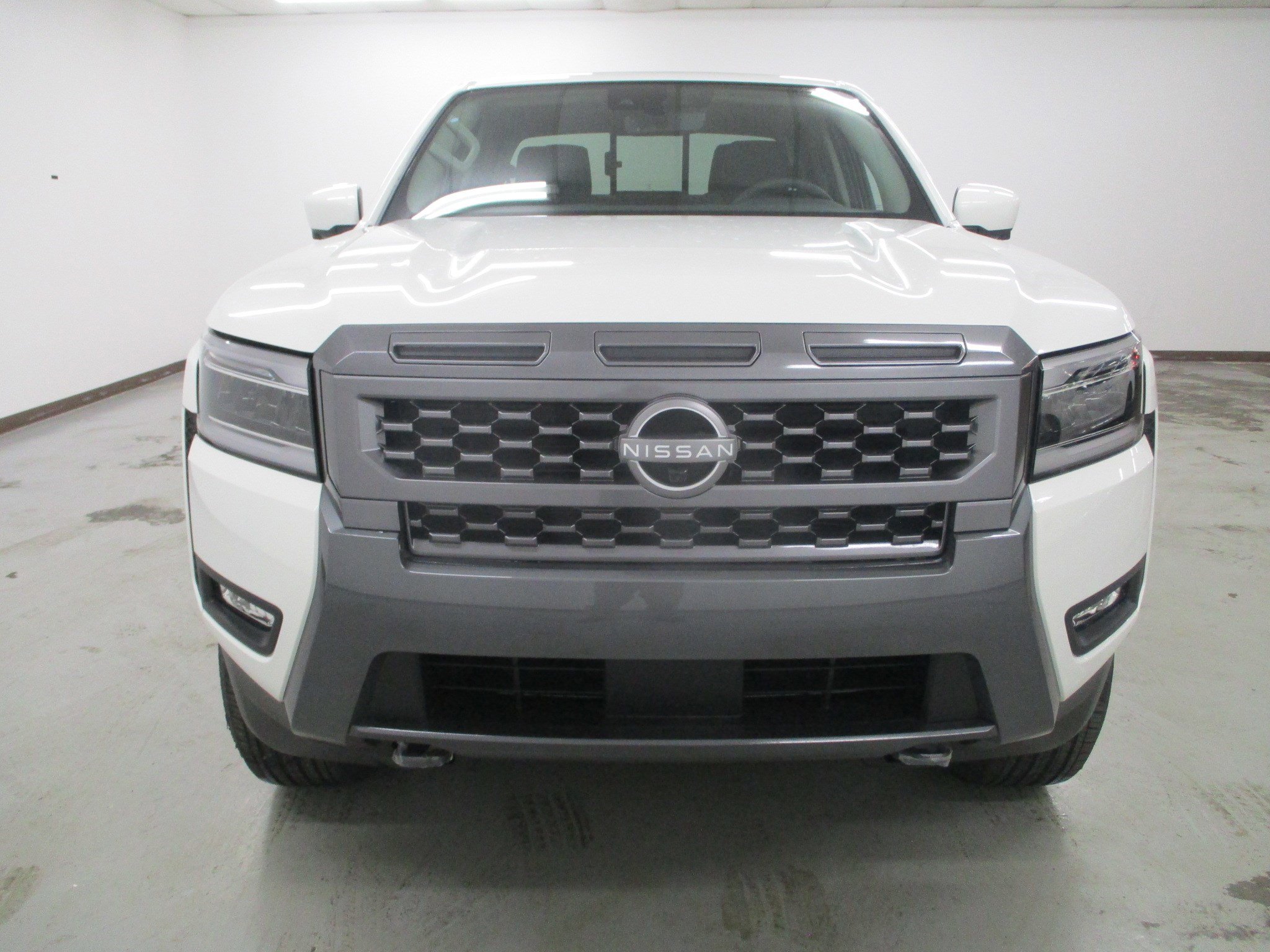 2025 Nissan Frontier SL - Photo 9