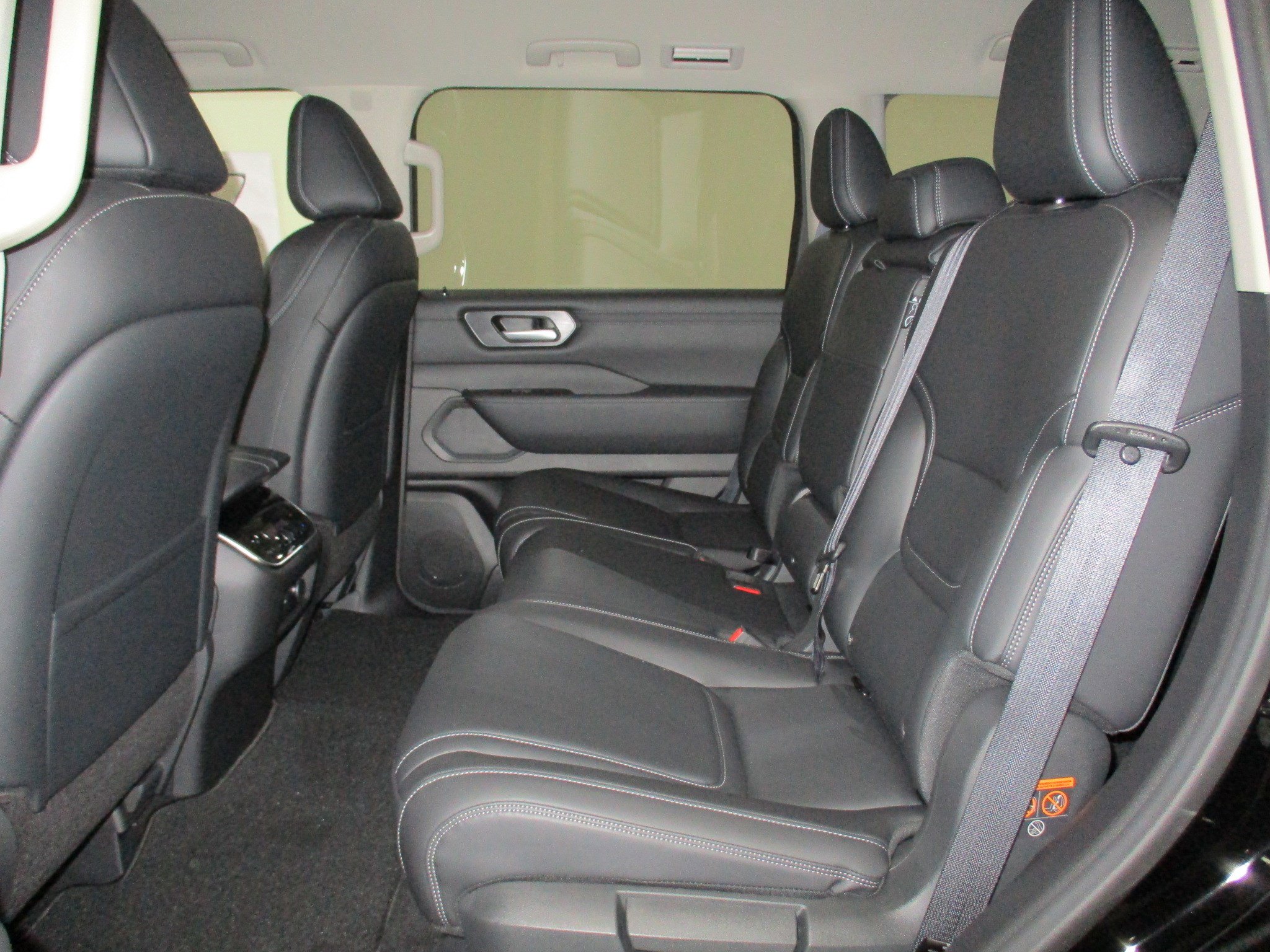 2026 Nissan Armada SV - Photo 24