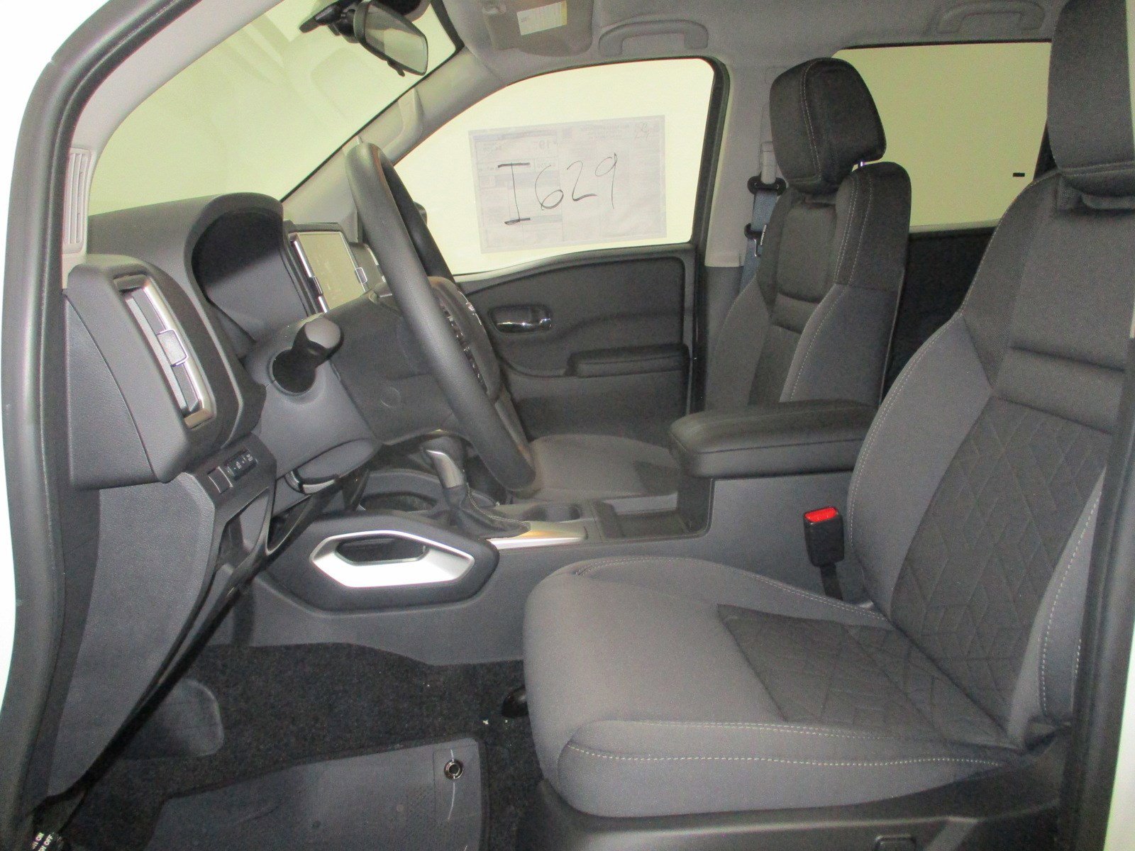 2025 Nissan Frontier SV - Photo 14