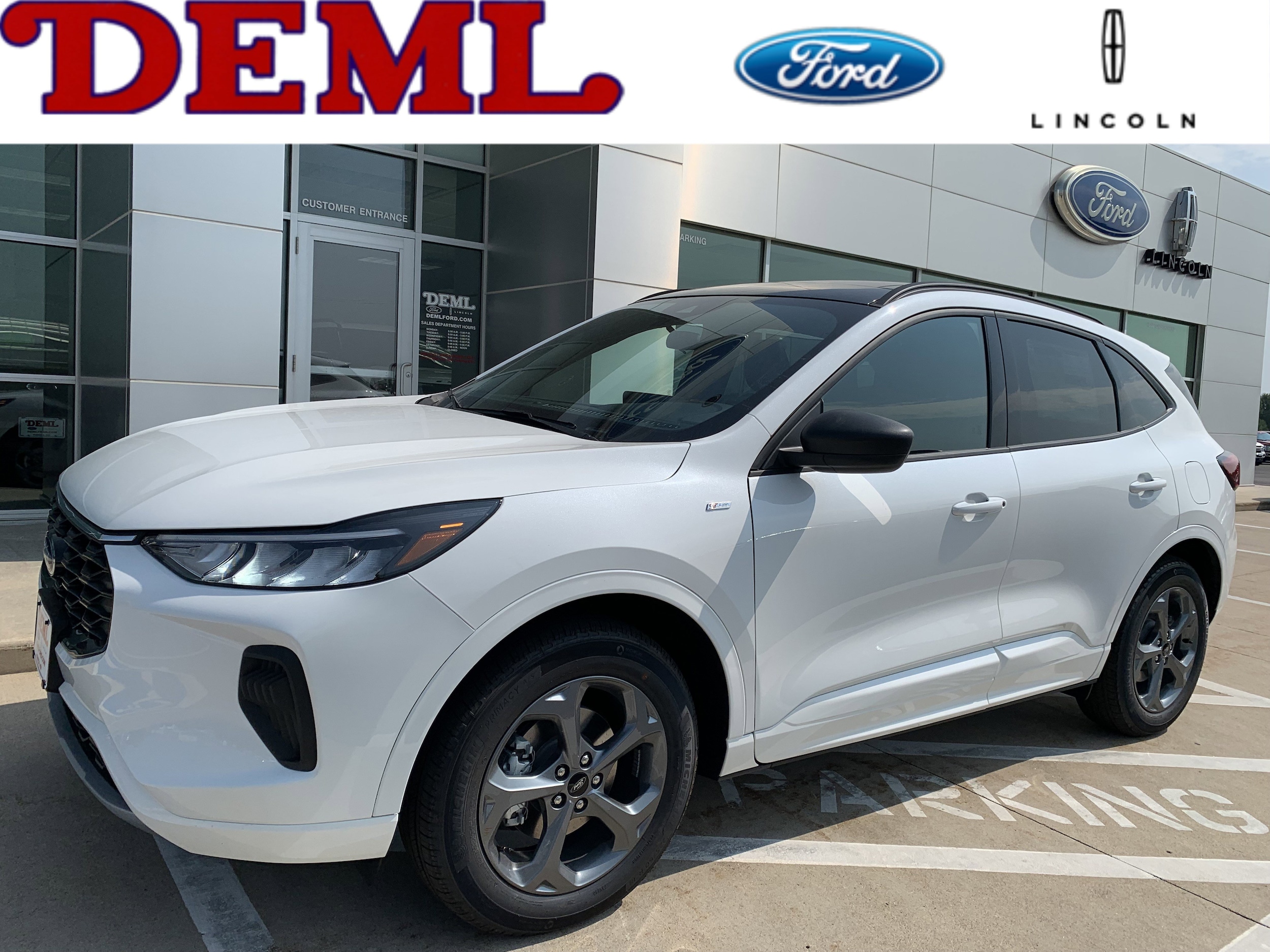 2023 Ford Escape ST-Line AWD's photo