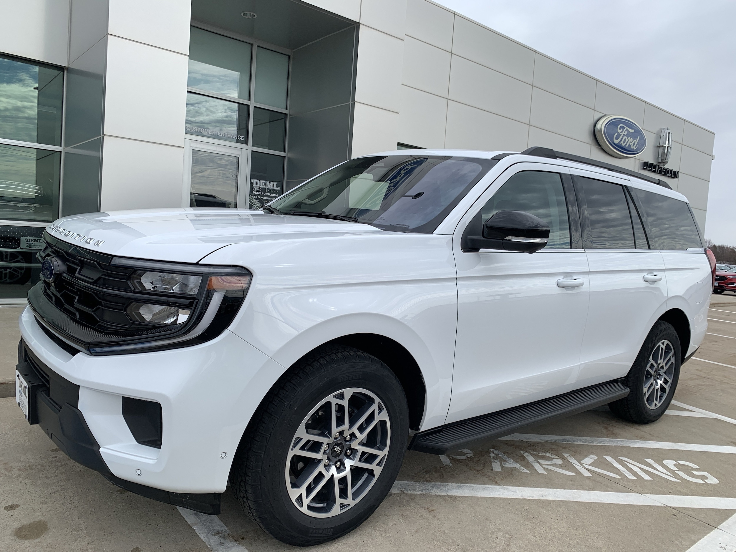 Used 2025 Ford Expedition Active with VIN 1FMJU1J86SEA27112 for sale in Waseca, Minnesota