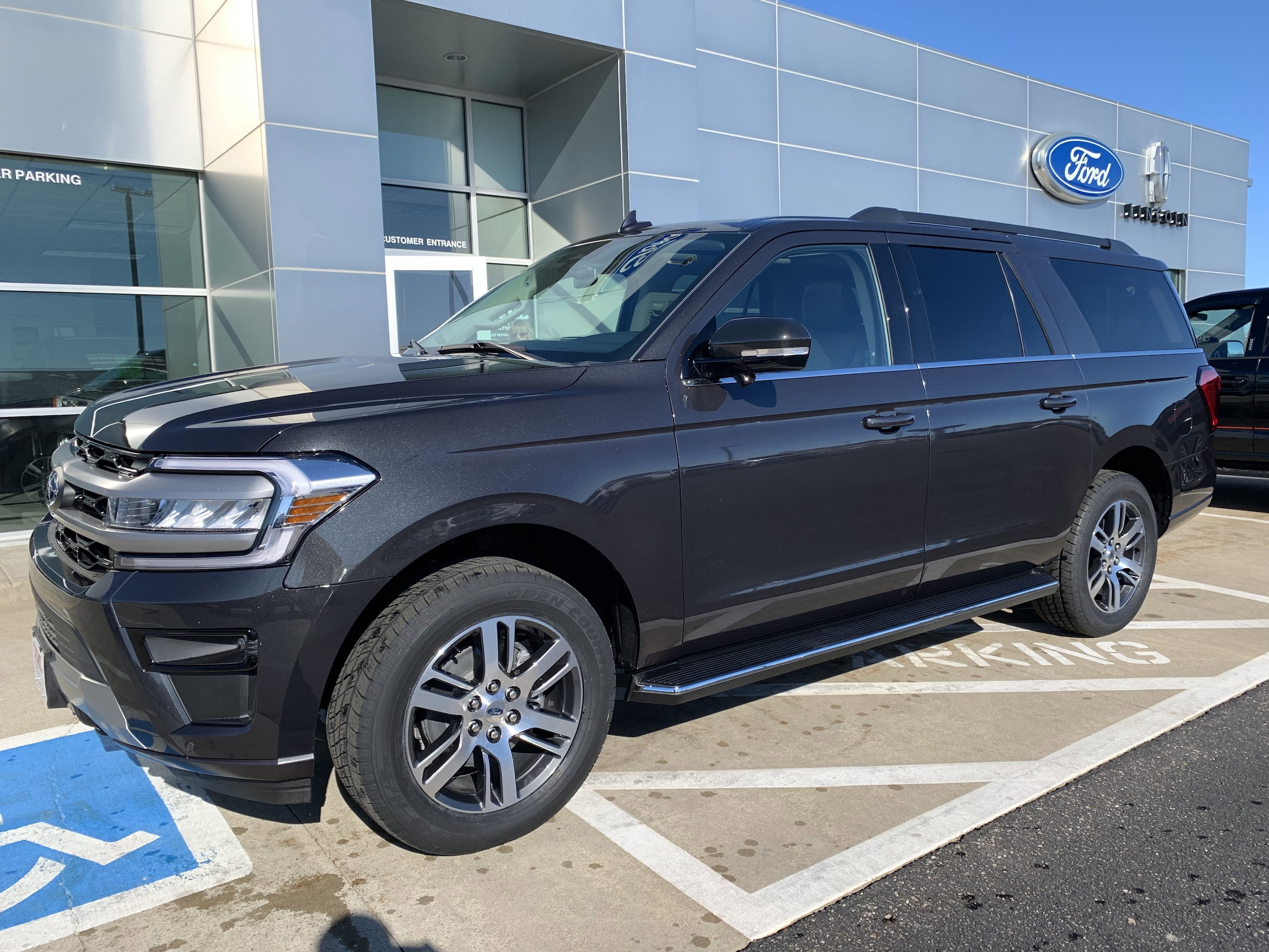 Used 2023 Ford Expedition XLT with VIN 1FMJK1J82PEA10949 for sale in Waseca, Minnesota