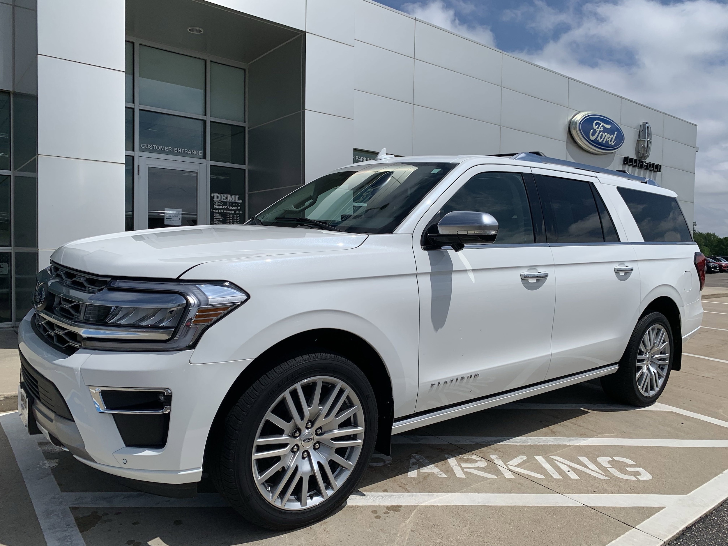 Used 2023 Ford Expedition Platinum with VIN 1FMJK1M83PEA18506 for sale in Waseca, Minnesota