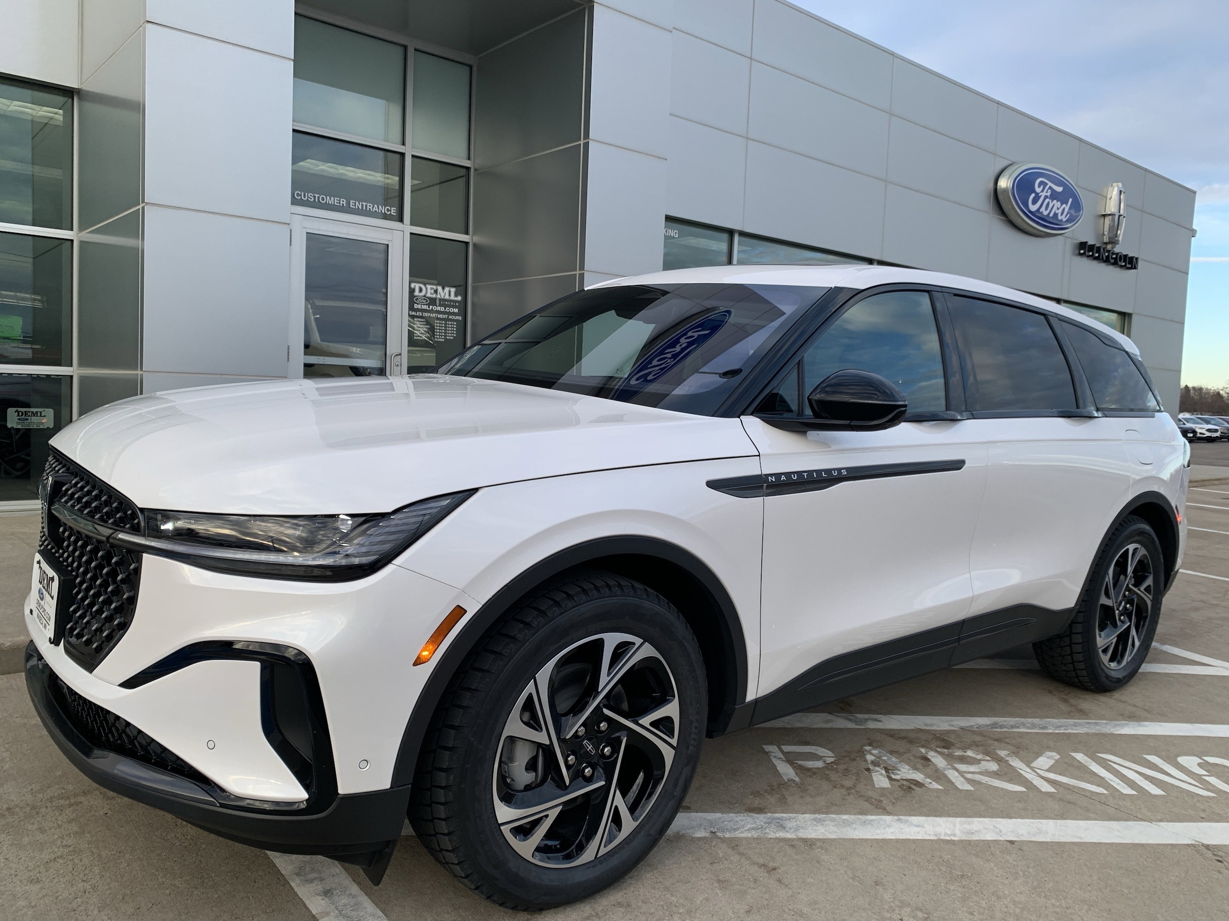 Used 2024 Lincoln Nautilus Premiere with VIN 5LMPJ8JA4RJ822723 for sale in Waseca, Minnesota