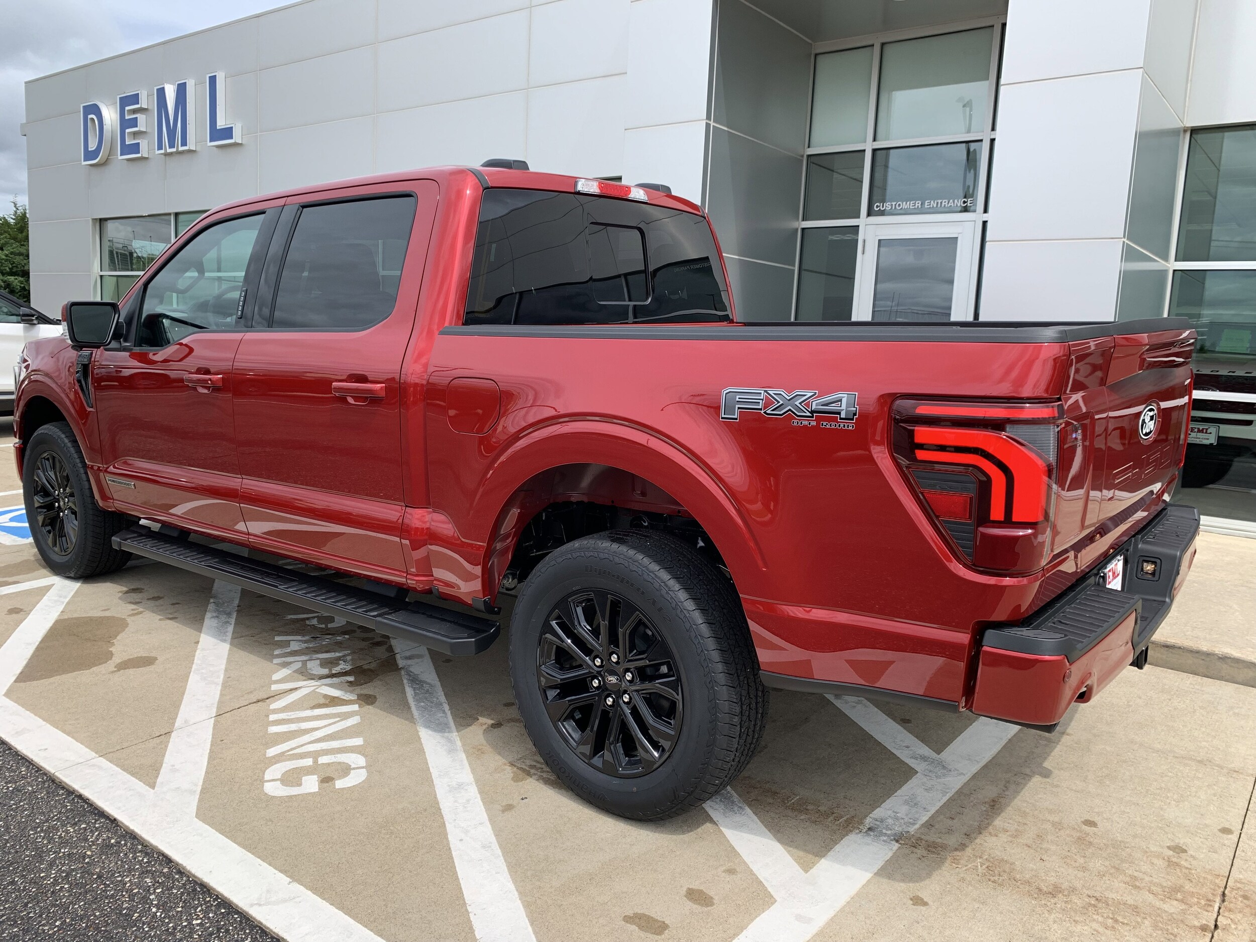 2025 Ford F-150 Lariat photo 2