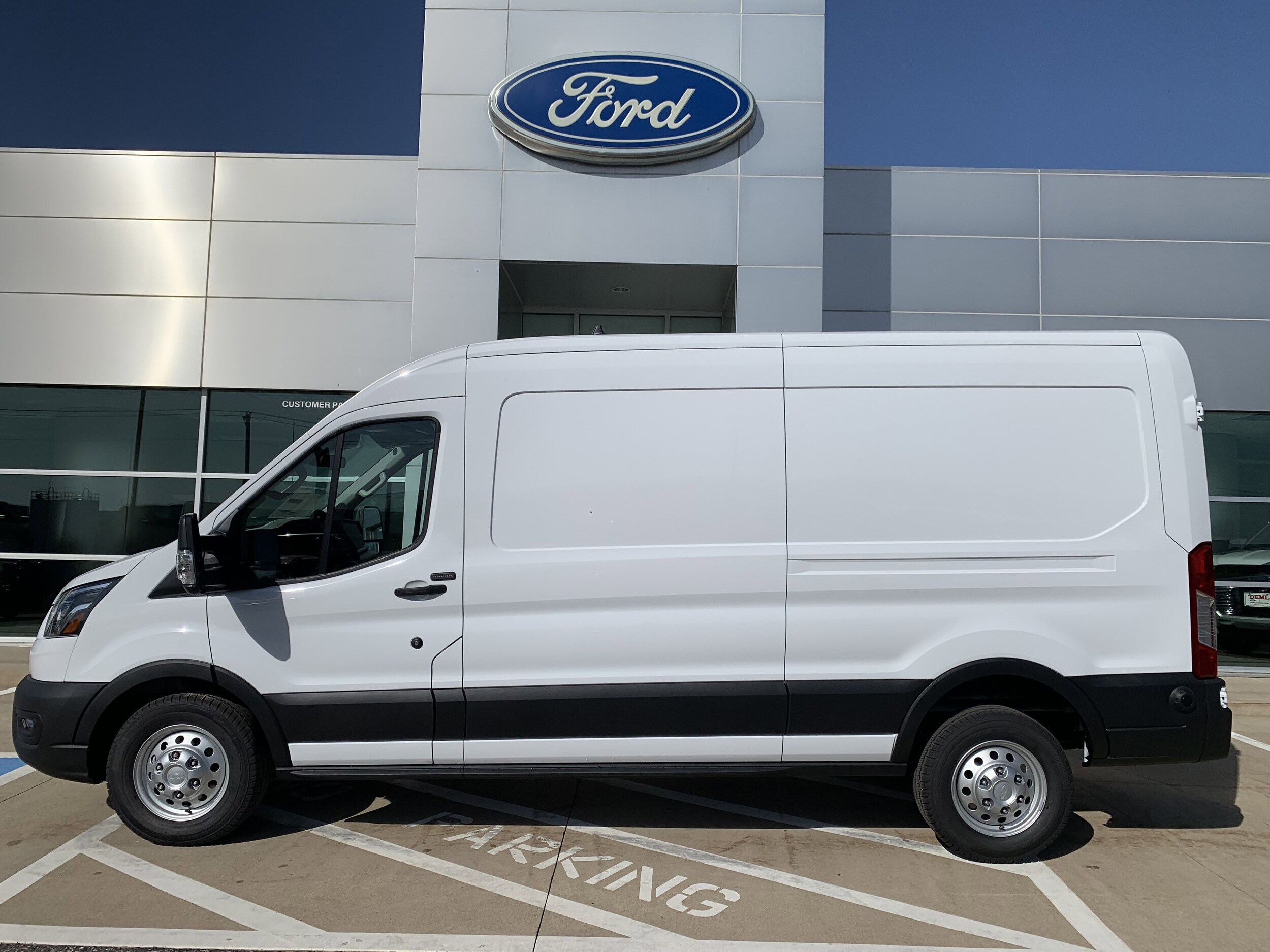 2025 Ford Transit Cargo Van photo 4