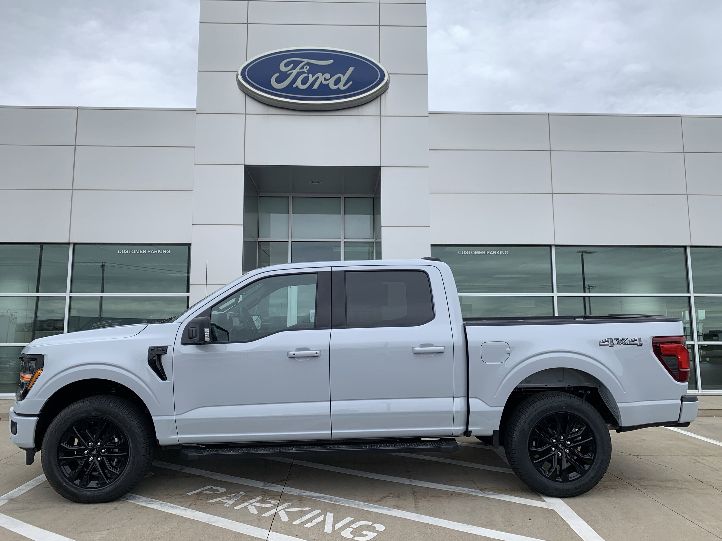 2025 Ford F-150 XLT photo 3