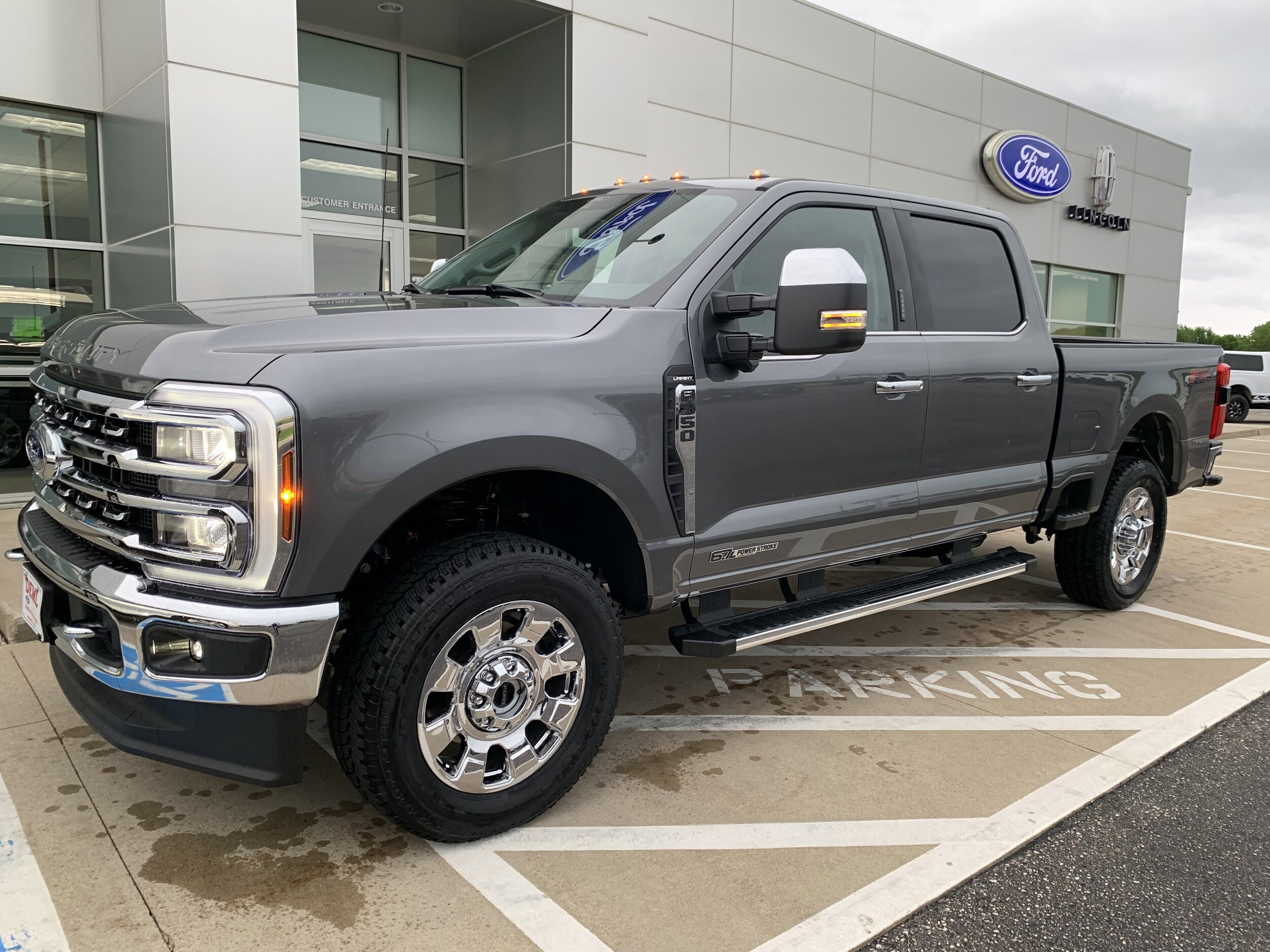 2026 Ford F-350 Lariat photo 2