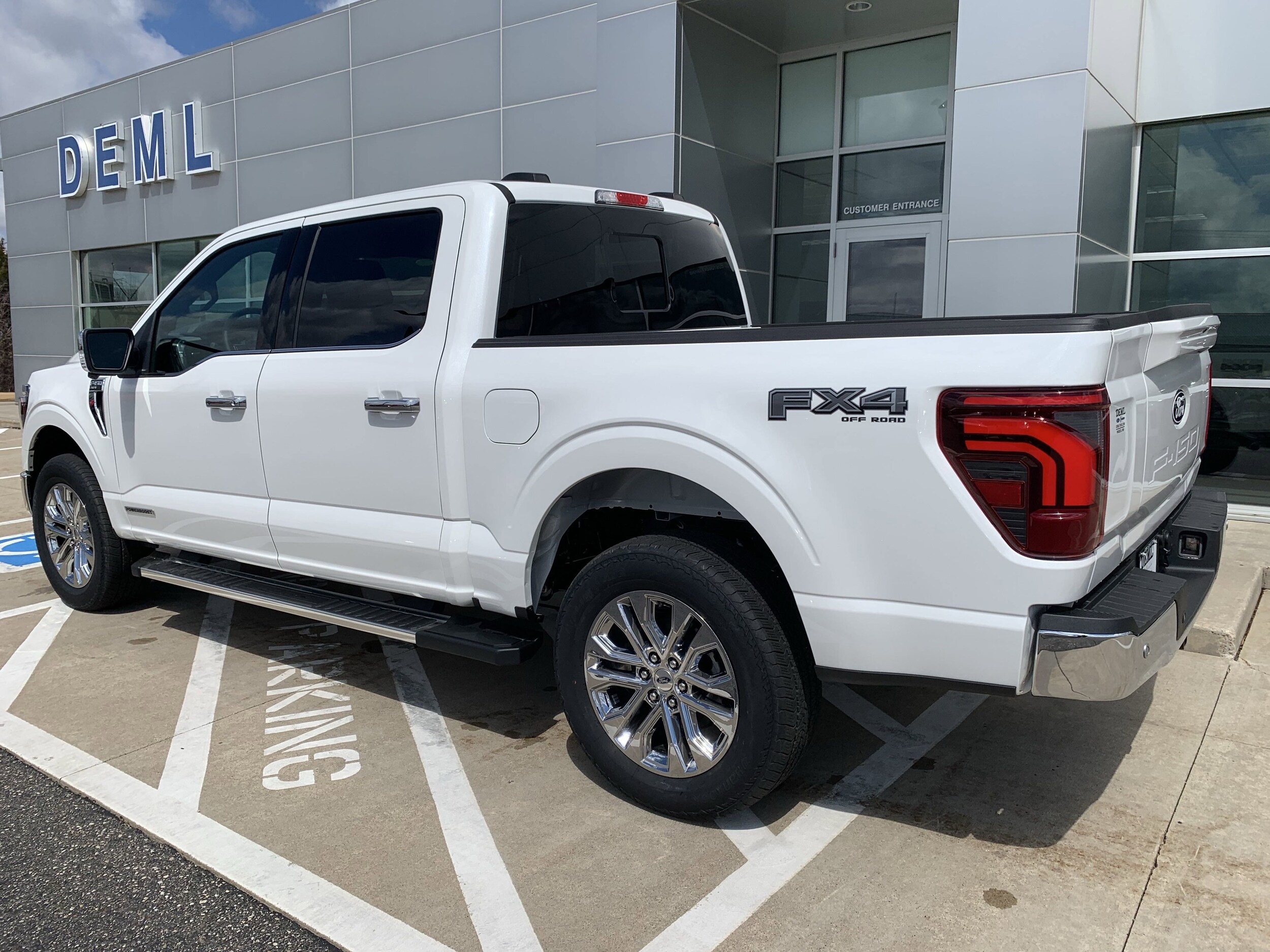 2025 Ford F-150 Lariat photo 2