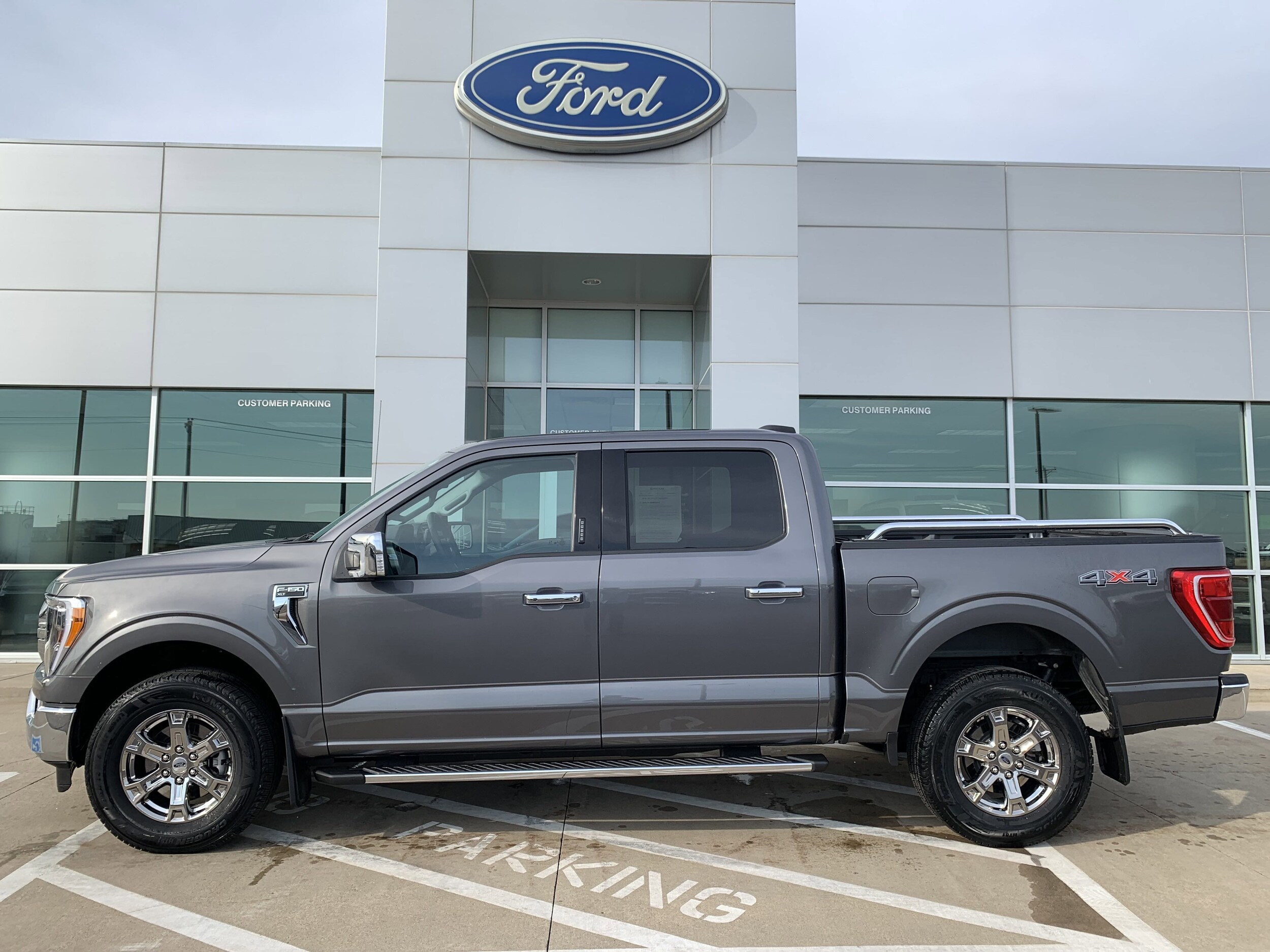 2021 Ford F-150 XLT photo 2