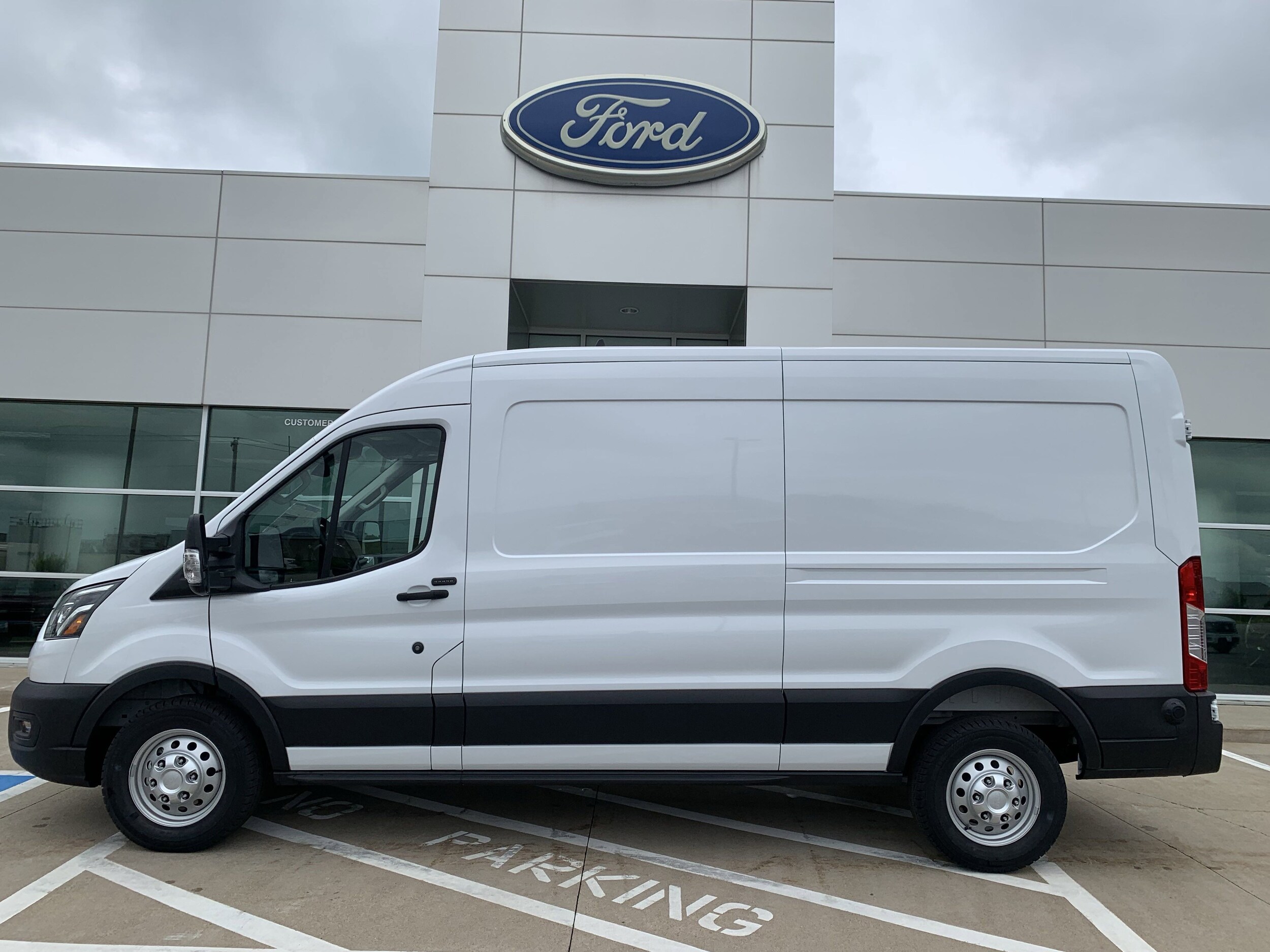 2025 Ford Transit Cargo Van photo 4
