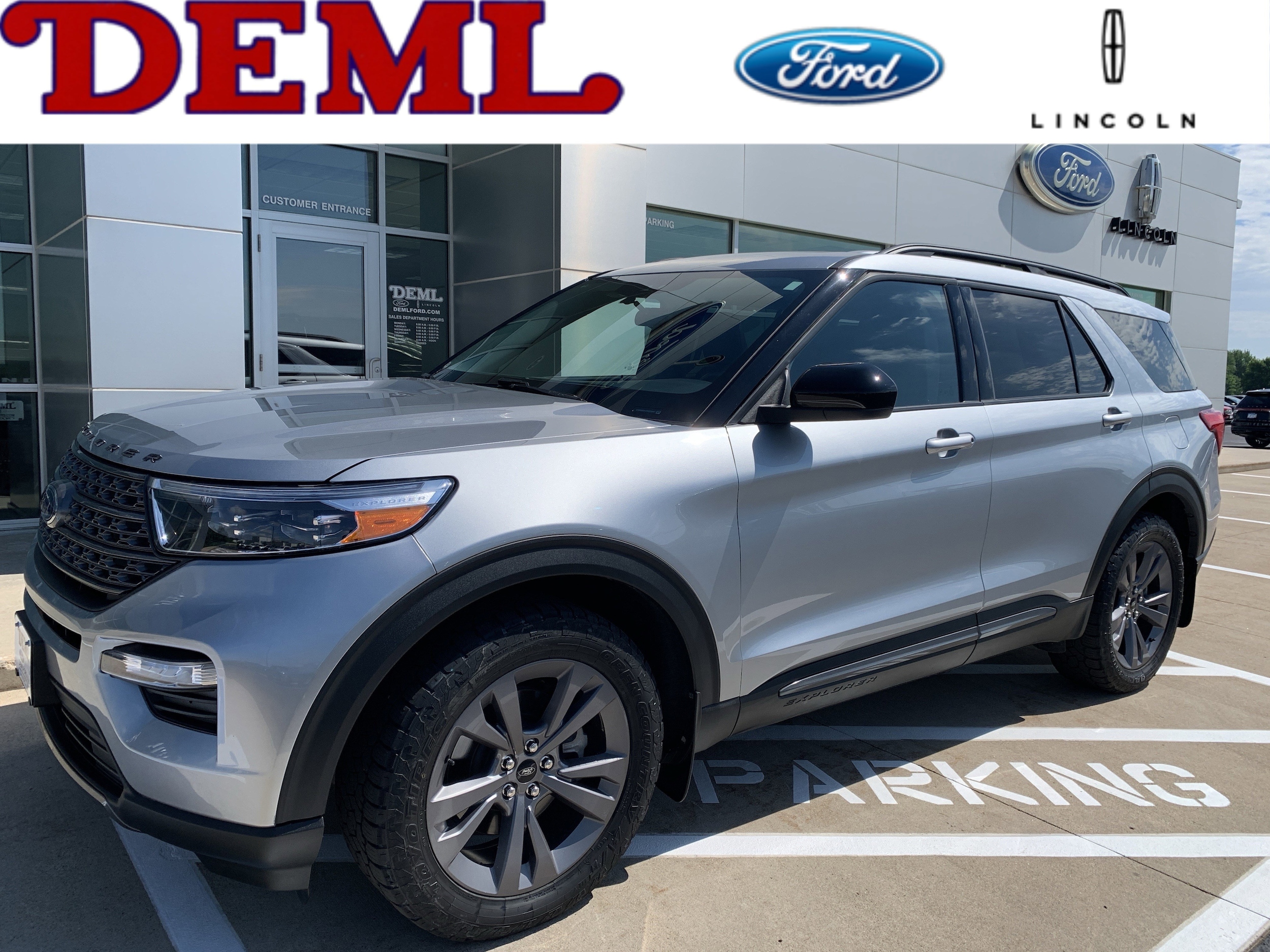 2023 Ford Explorer XLT 4WD's photo