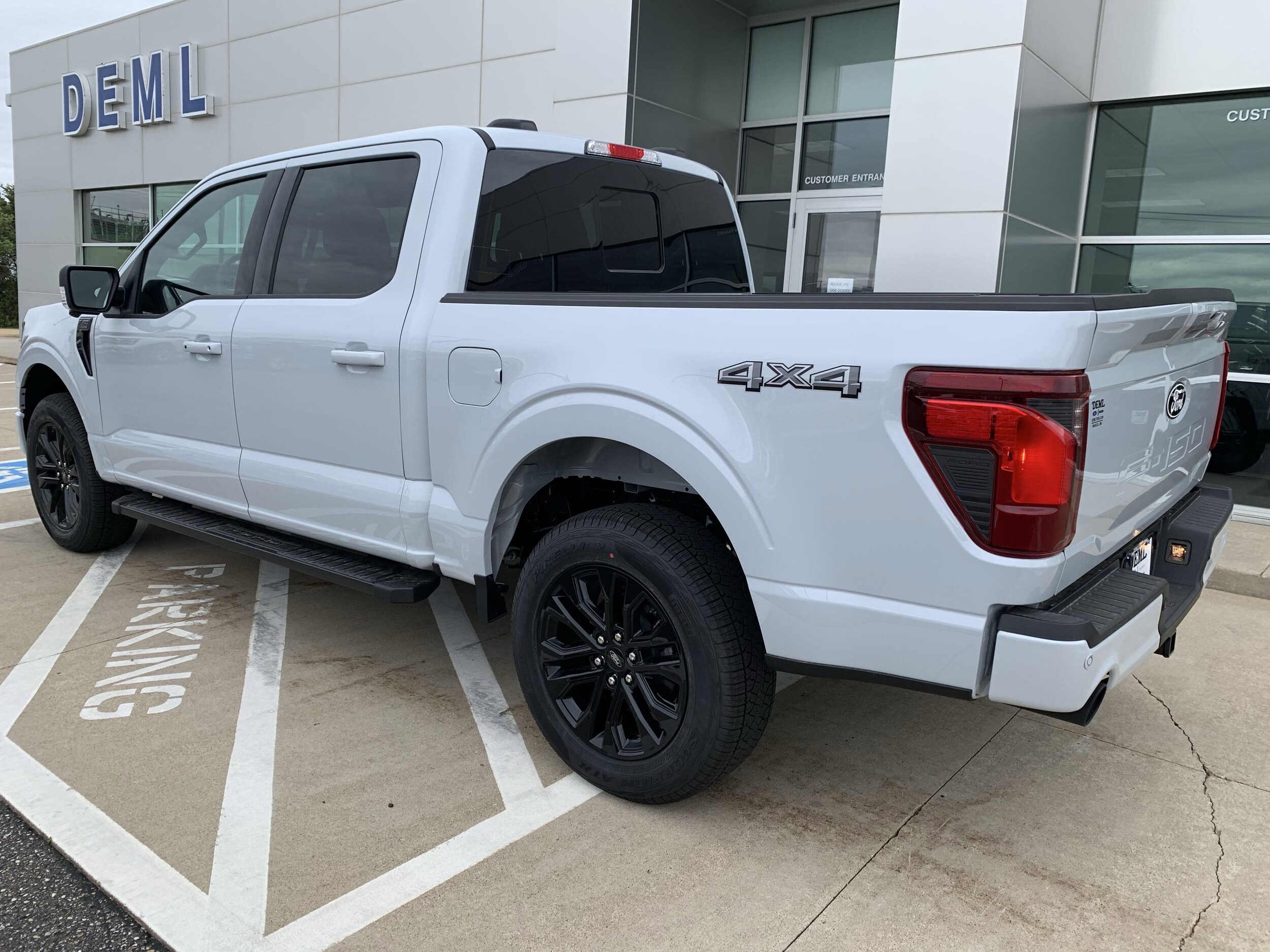 2025 Ford F-150 XLT photo 2