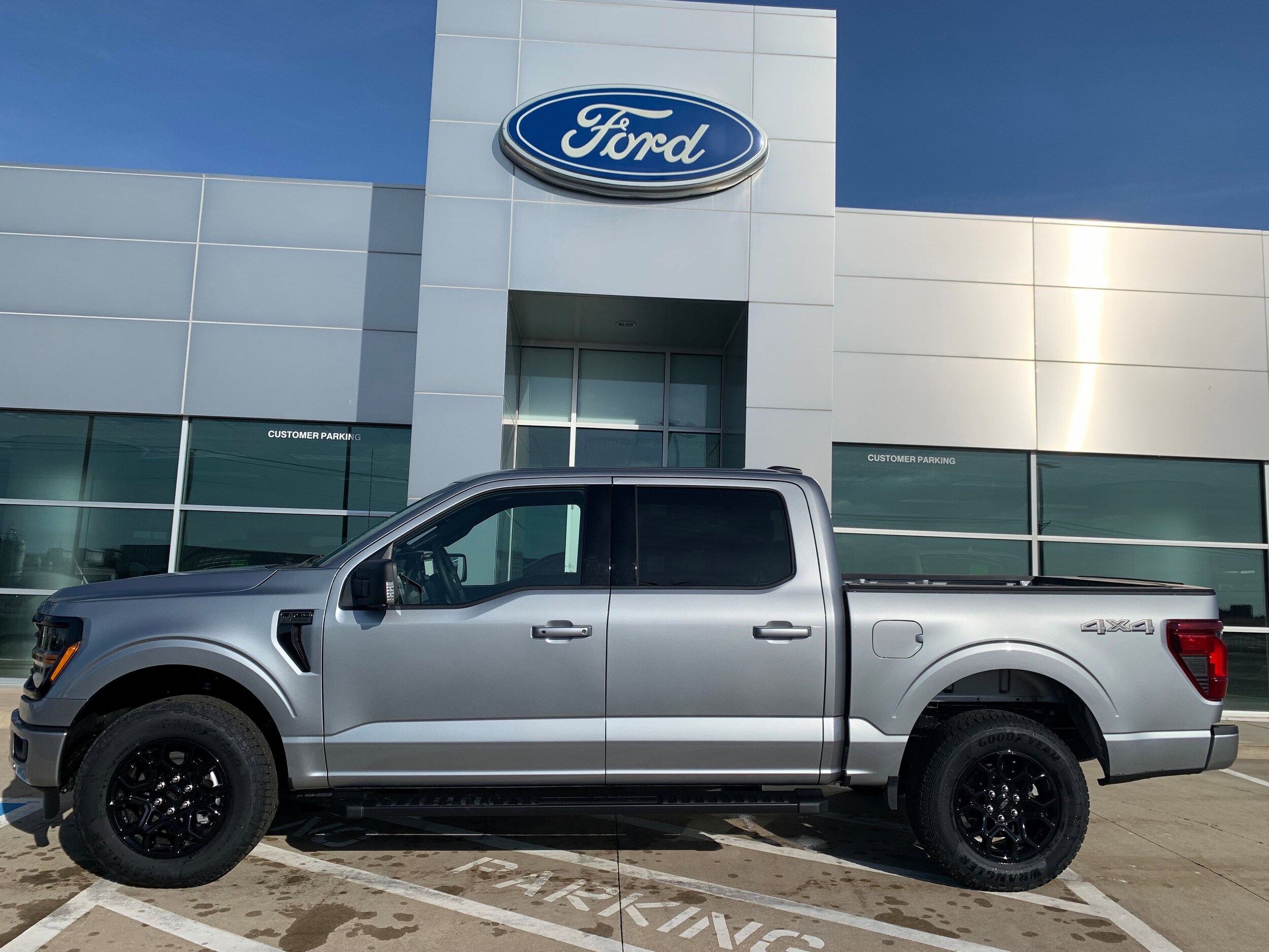 2025 Ford F-150 XLT photo 3