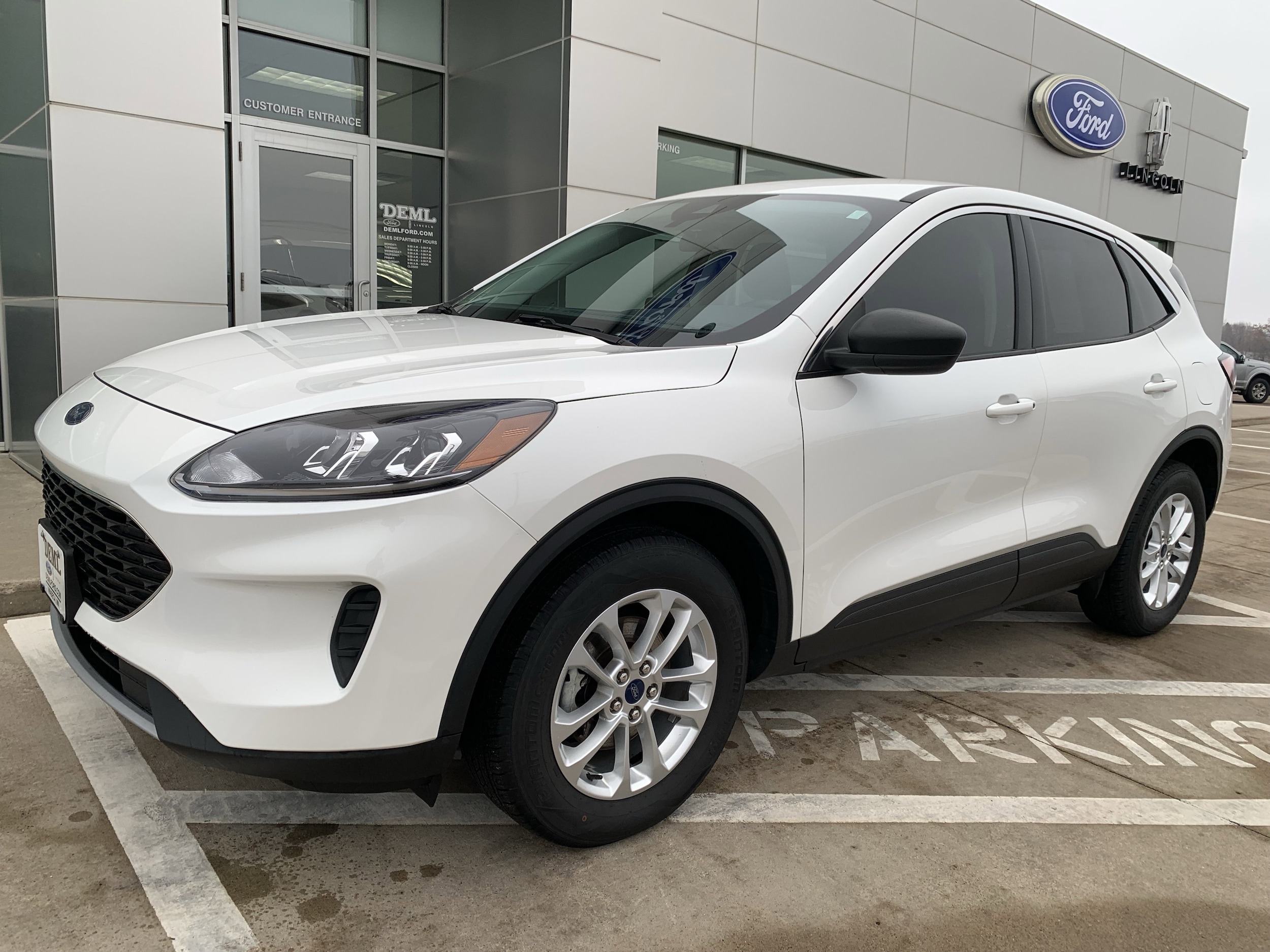 Used 2022 Ford Escape SE with VIN 1FMCU9G68NUA60832 for sale in Waseca, Minnesota