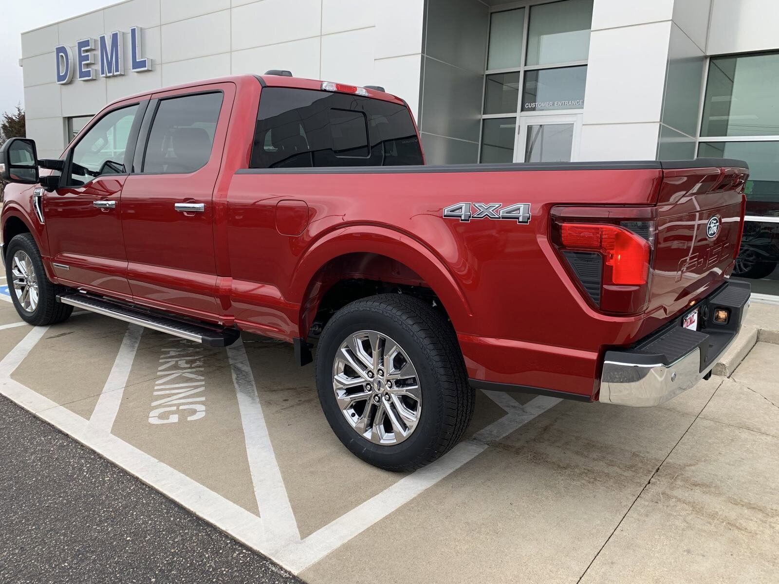 2025 Ford F-150 XLT photo 2
