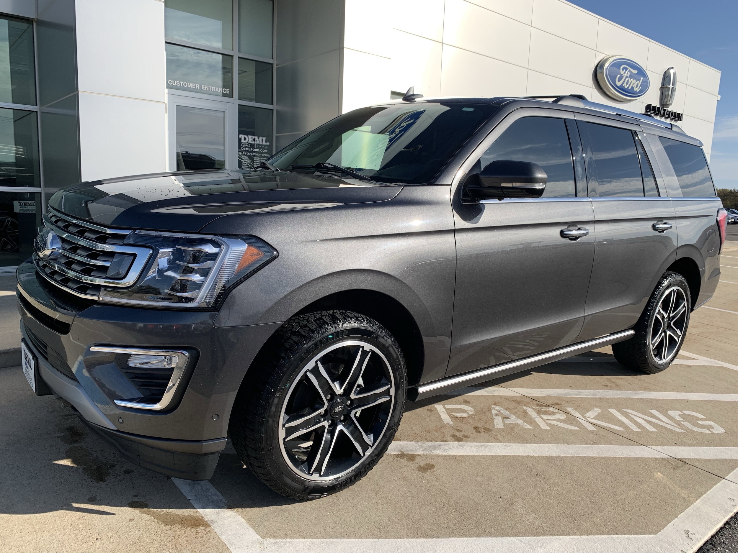 Used 2021 Ford Expedition Limited with VIN 1FMJU2AT0MEA81227 for sale in Waseca, Minnesota
