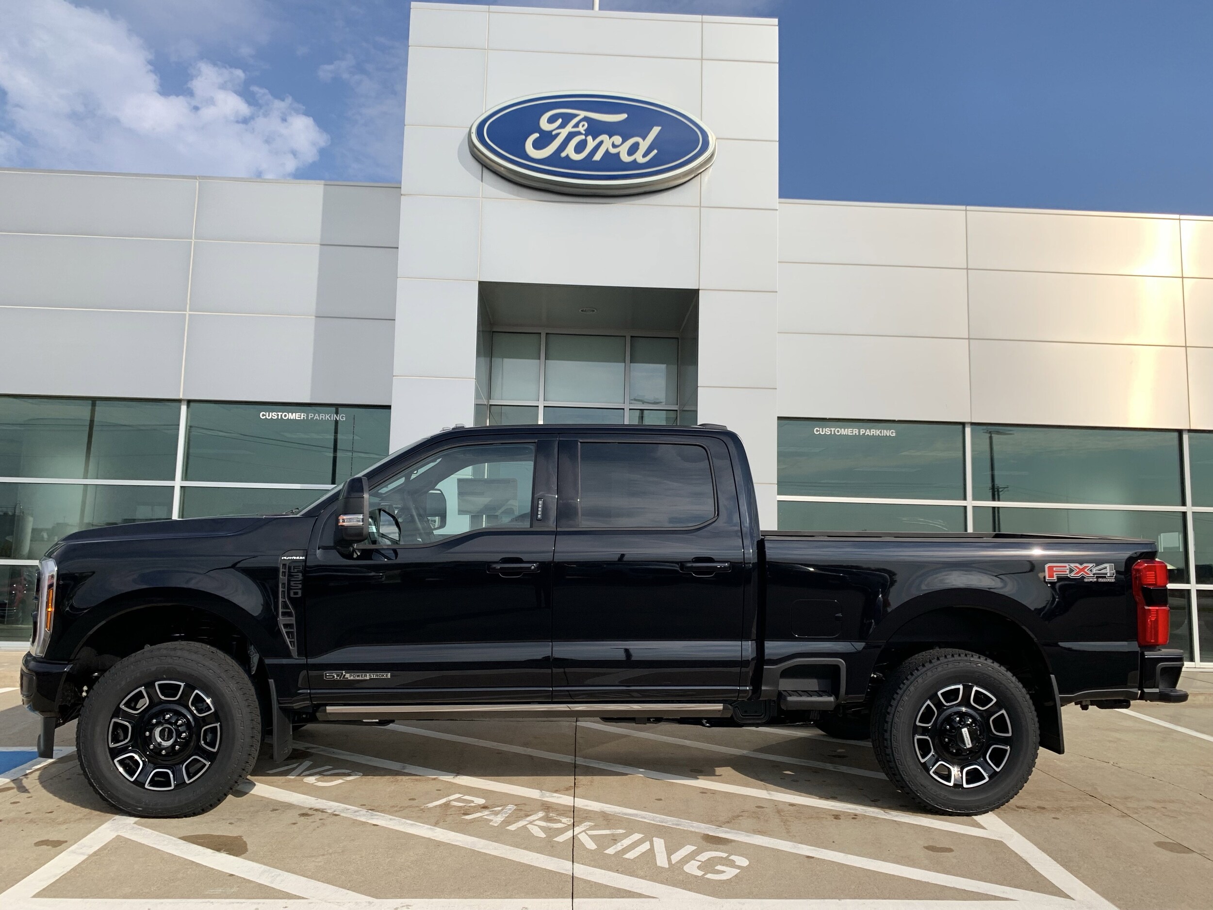 2026 Ford F-350 Platinum photo 4