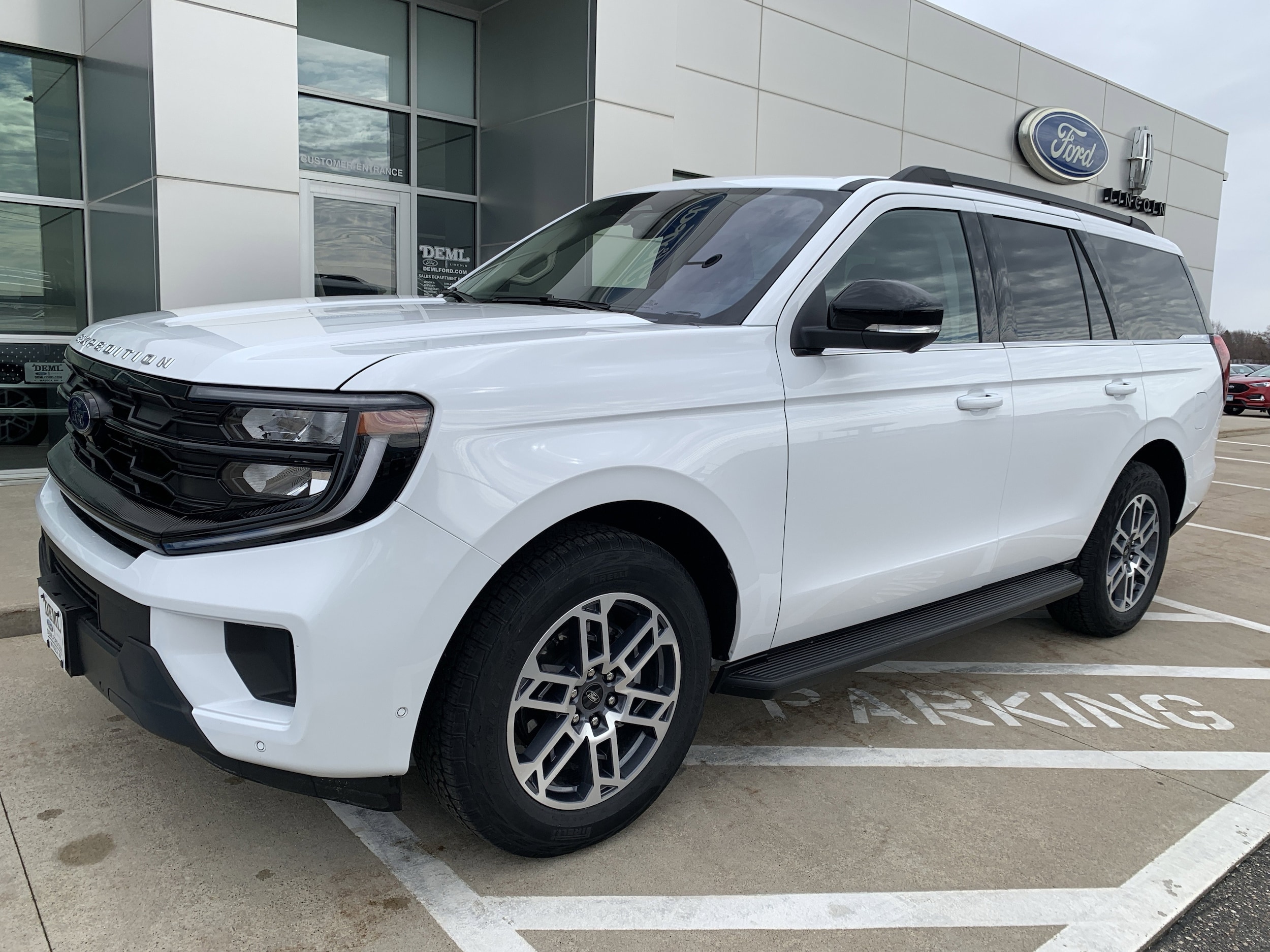 Used 2025 Ford Expedition Active with VIN 1FMJU1J86SEA27112 for sale in Waseca, Minnesota