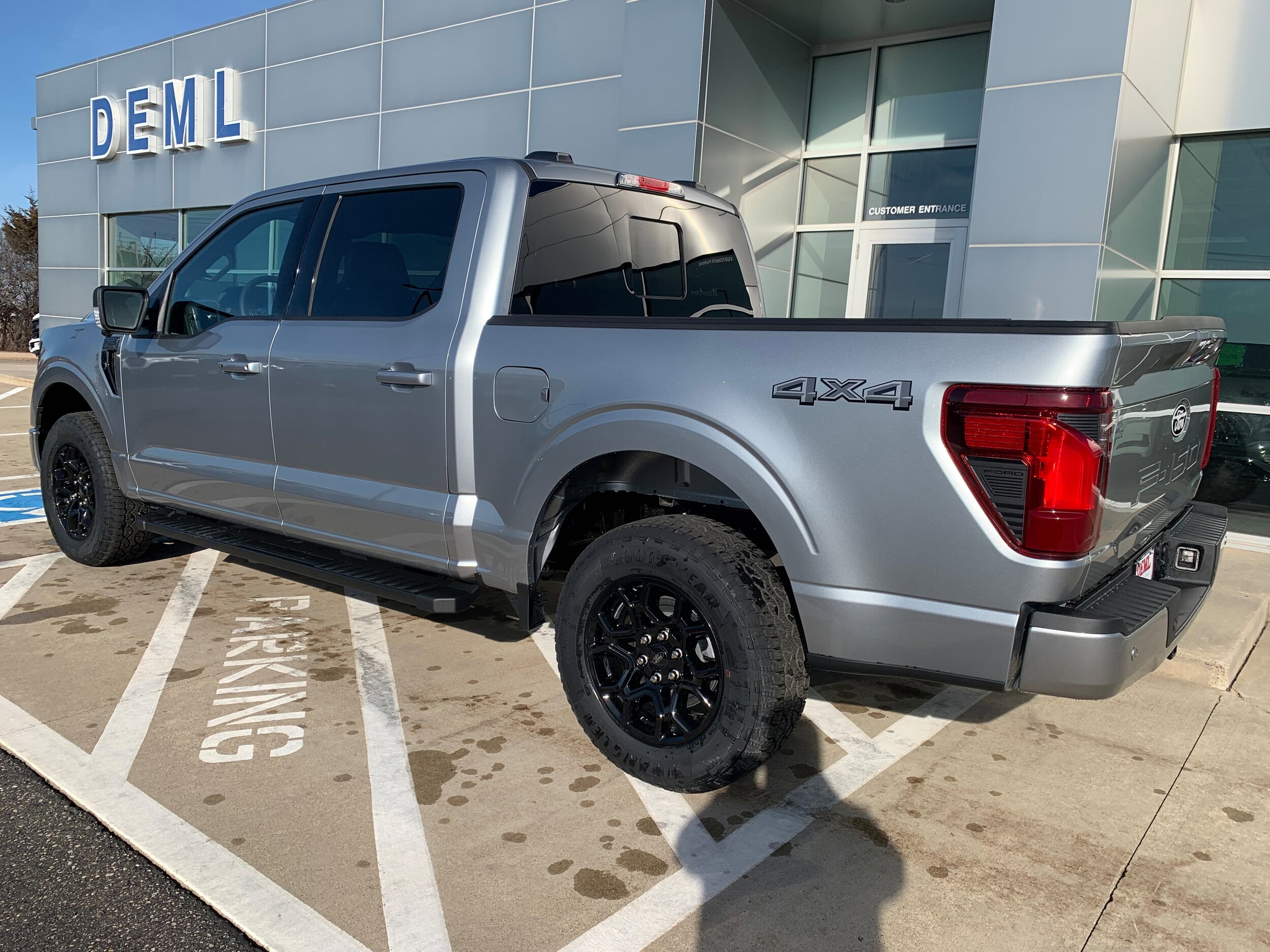 2025 Ford F-150 XLT photo 2