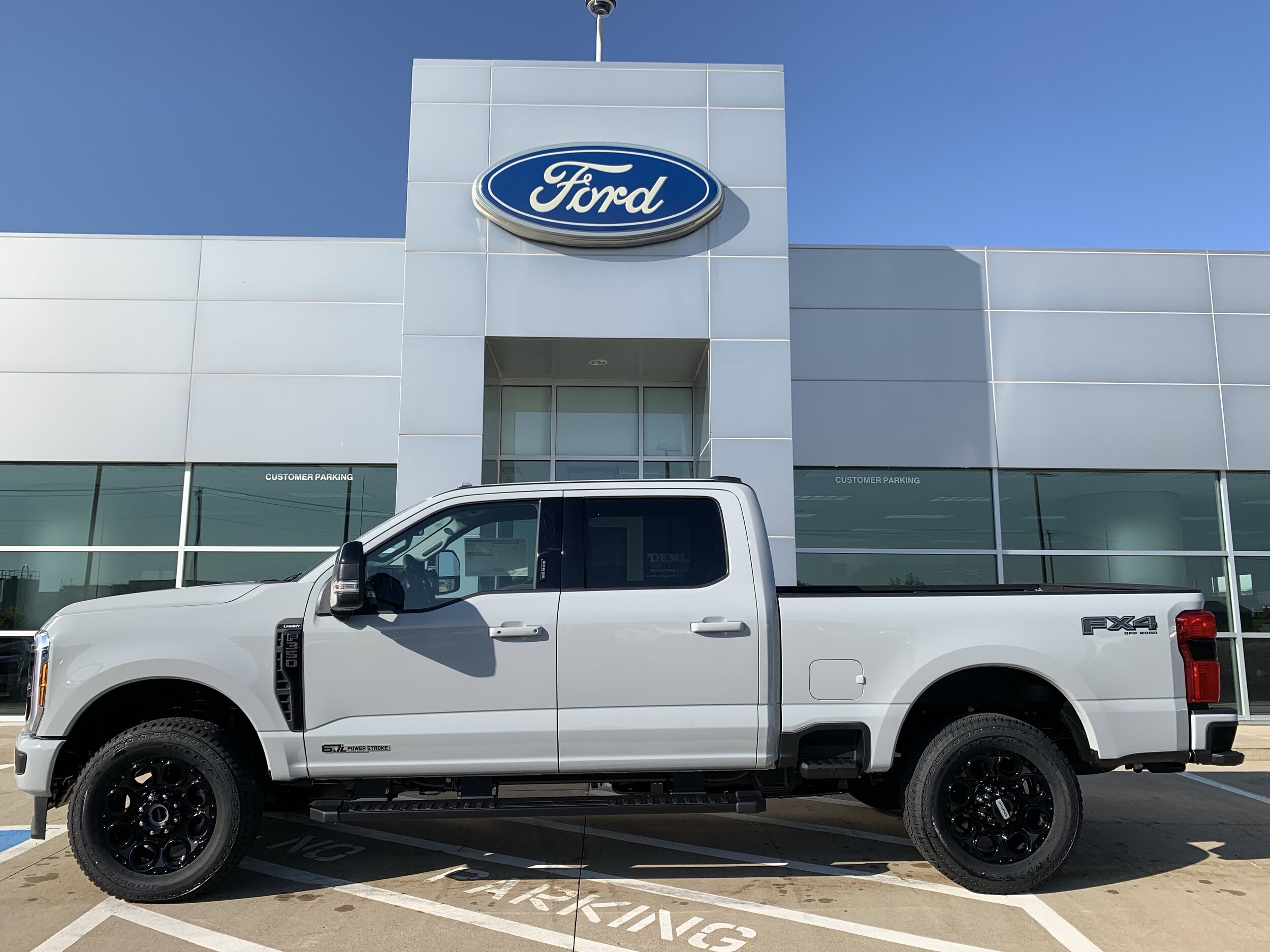 2026 Ford F-350 Lariat photo 2