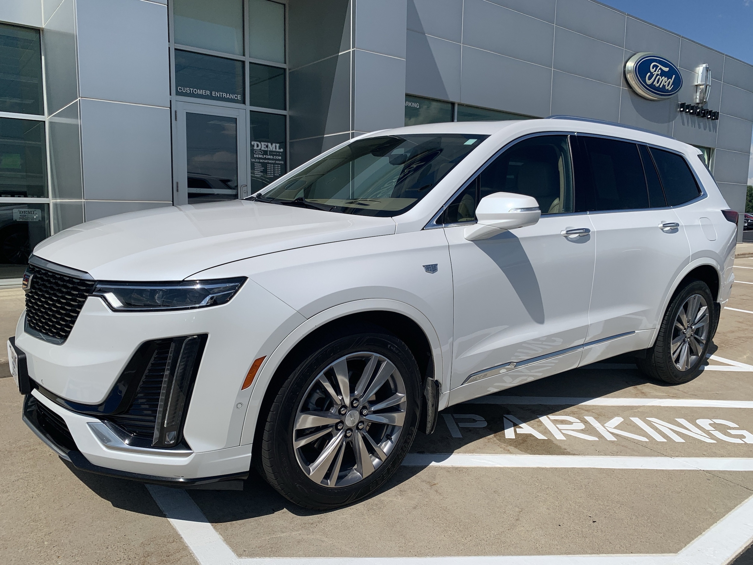 Used 2022 Cadillac XT6 Premium Luxury with VIN 1GYKPFRS1NZ102867 for sale in Waseca, Minnesota