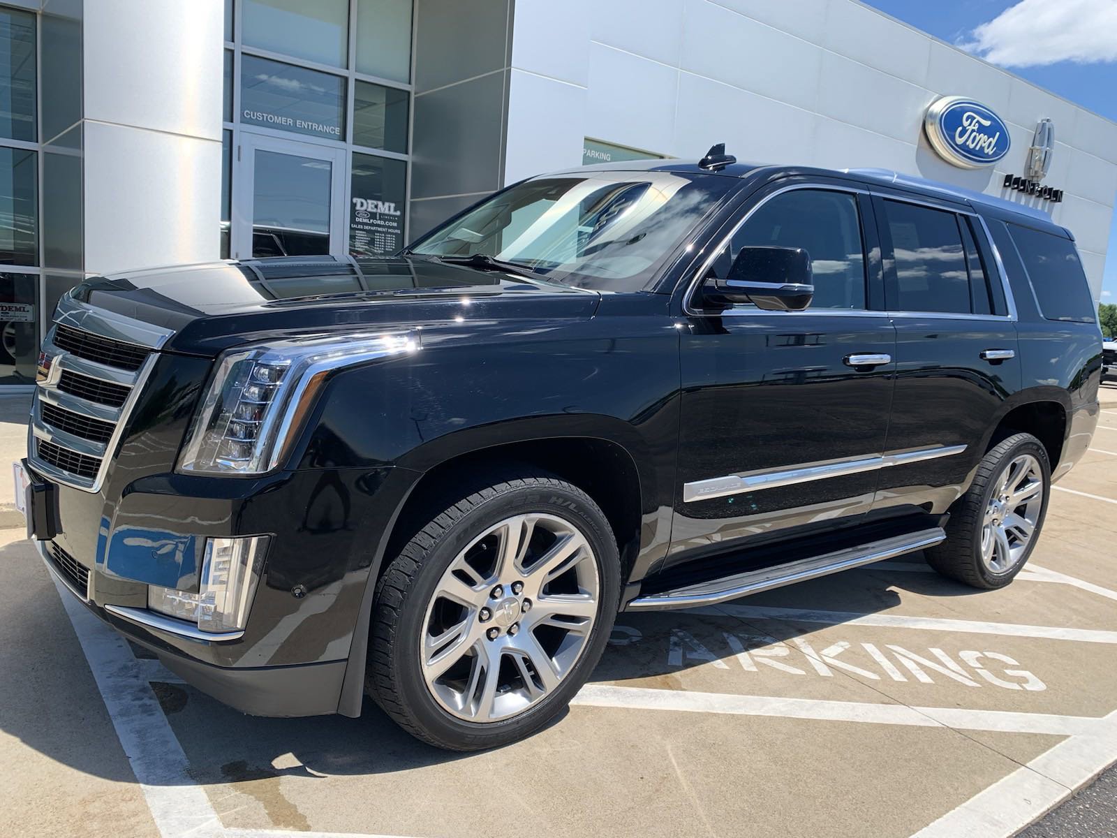 Used 2018 Cadillac Escalade Premium Luxury with VIN 1GYS4CKJ0JR156874 for sale in Waseca, Minnesota
