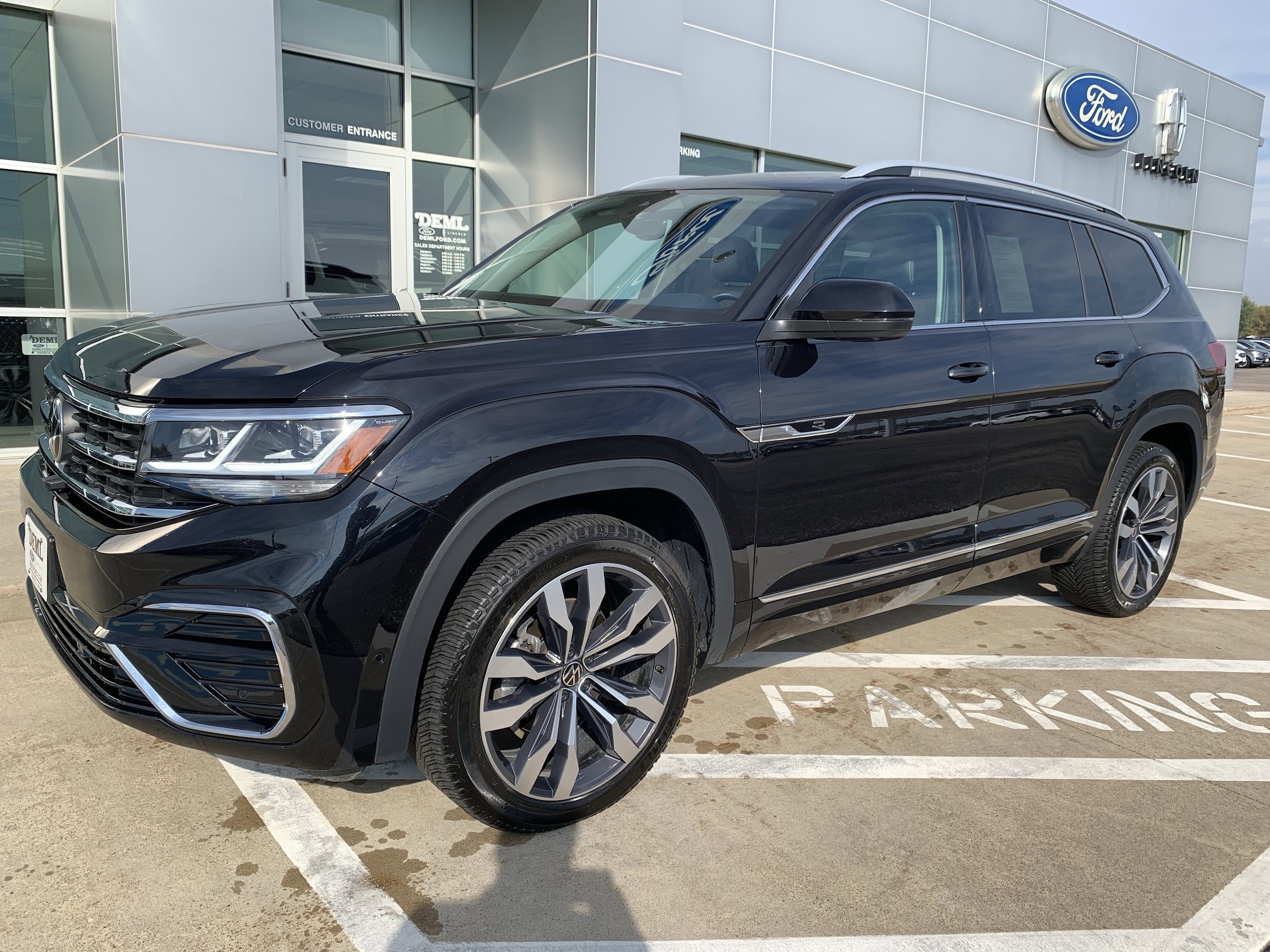 Used 2021 Volkswagen Atlas SEL Premium R-Line with VIN 1V2FR2CA6MC605854 for sale in Waseca, Minnesota