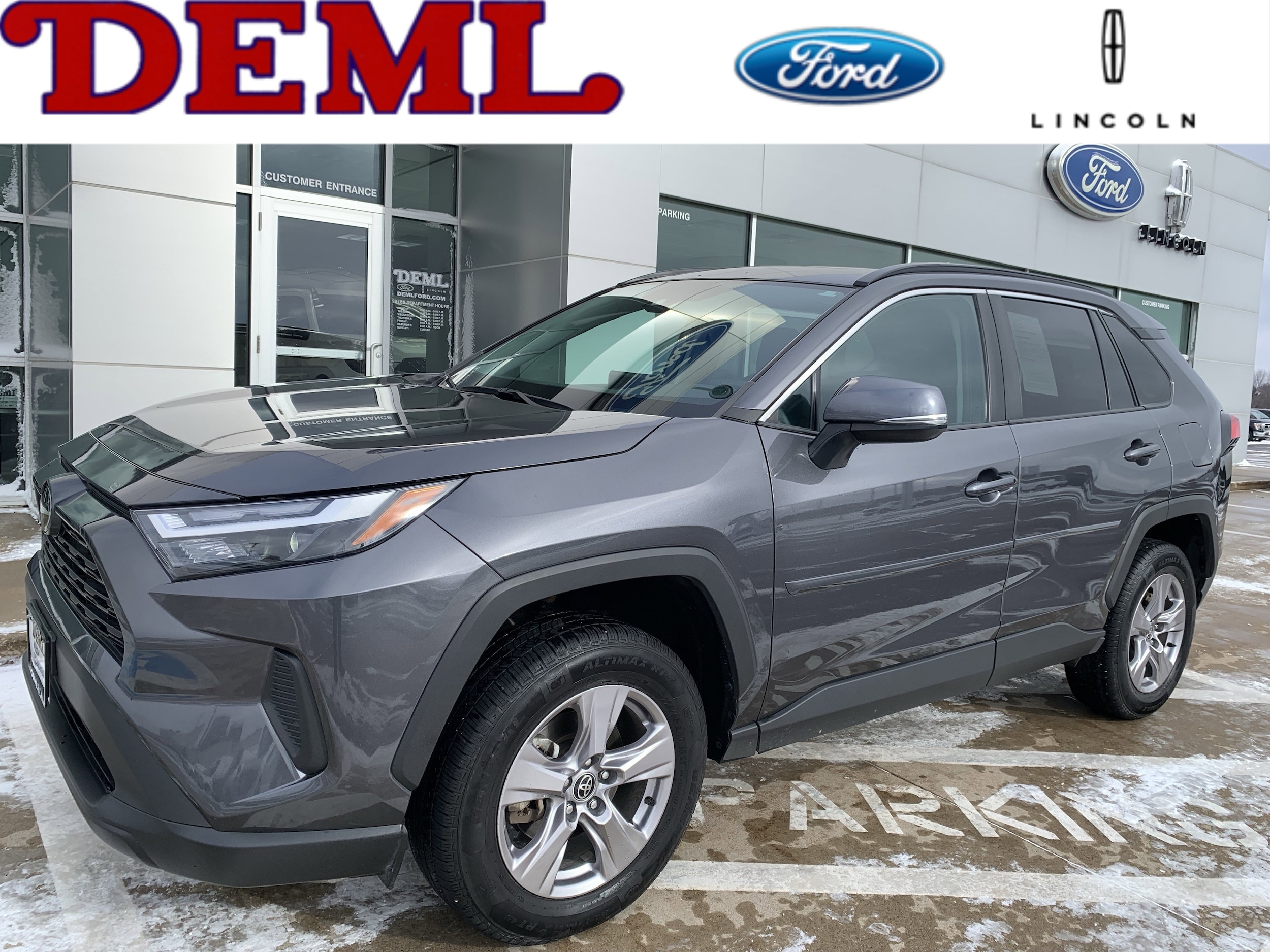 2023 Toyota RAV4 XLE's photo