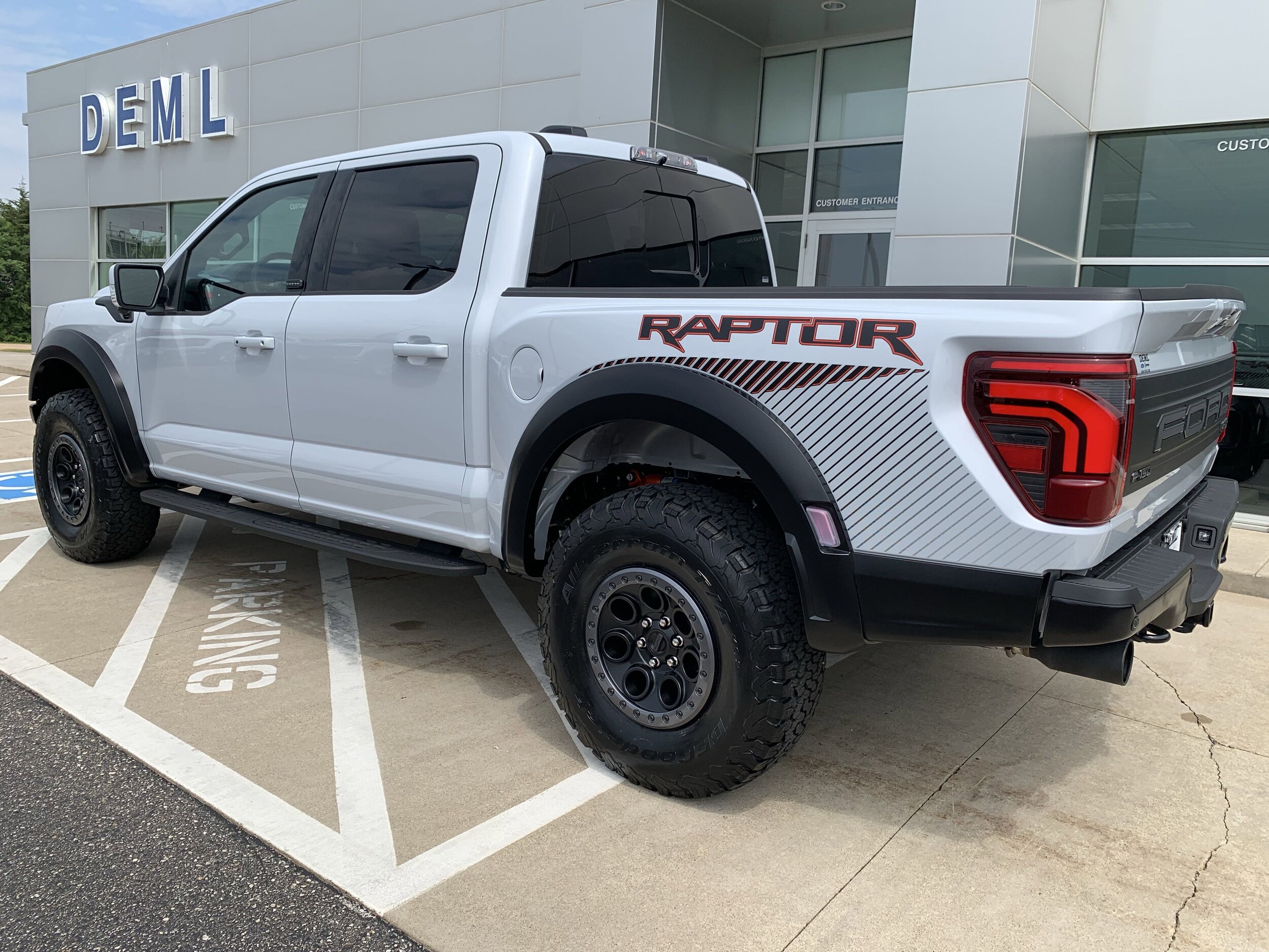 2025 Ford F-150 Raptor photo 2