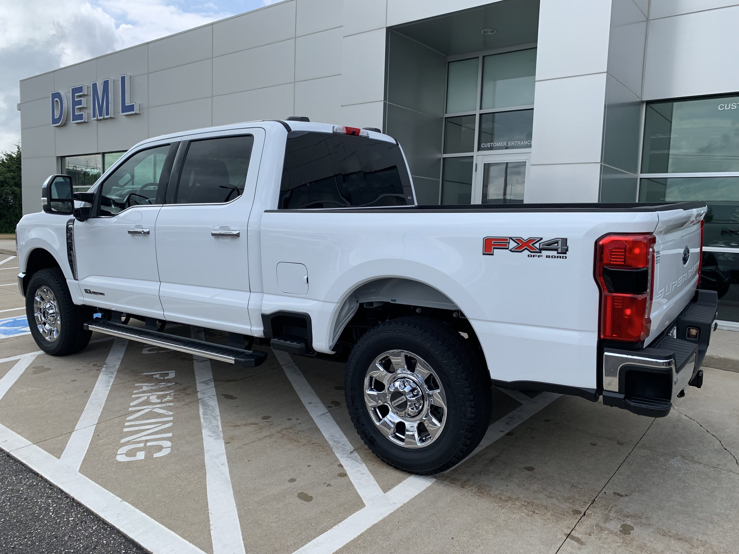 2026 Ford F-350 Lariat photo 3