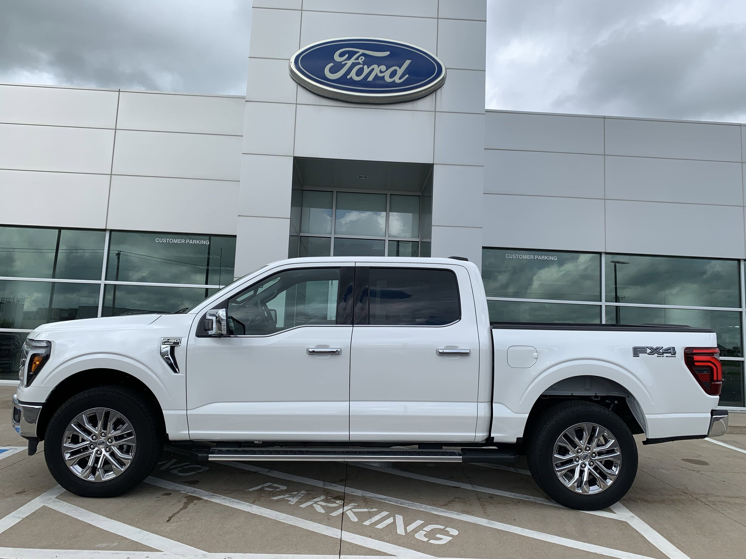 2025 Ford F-150 Lariat photo 3