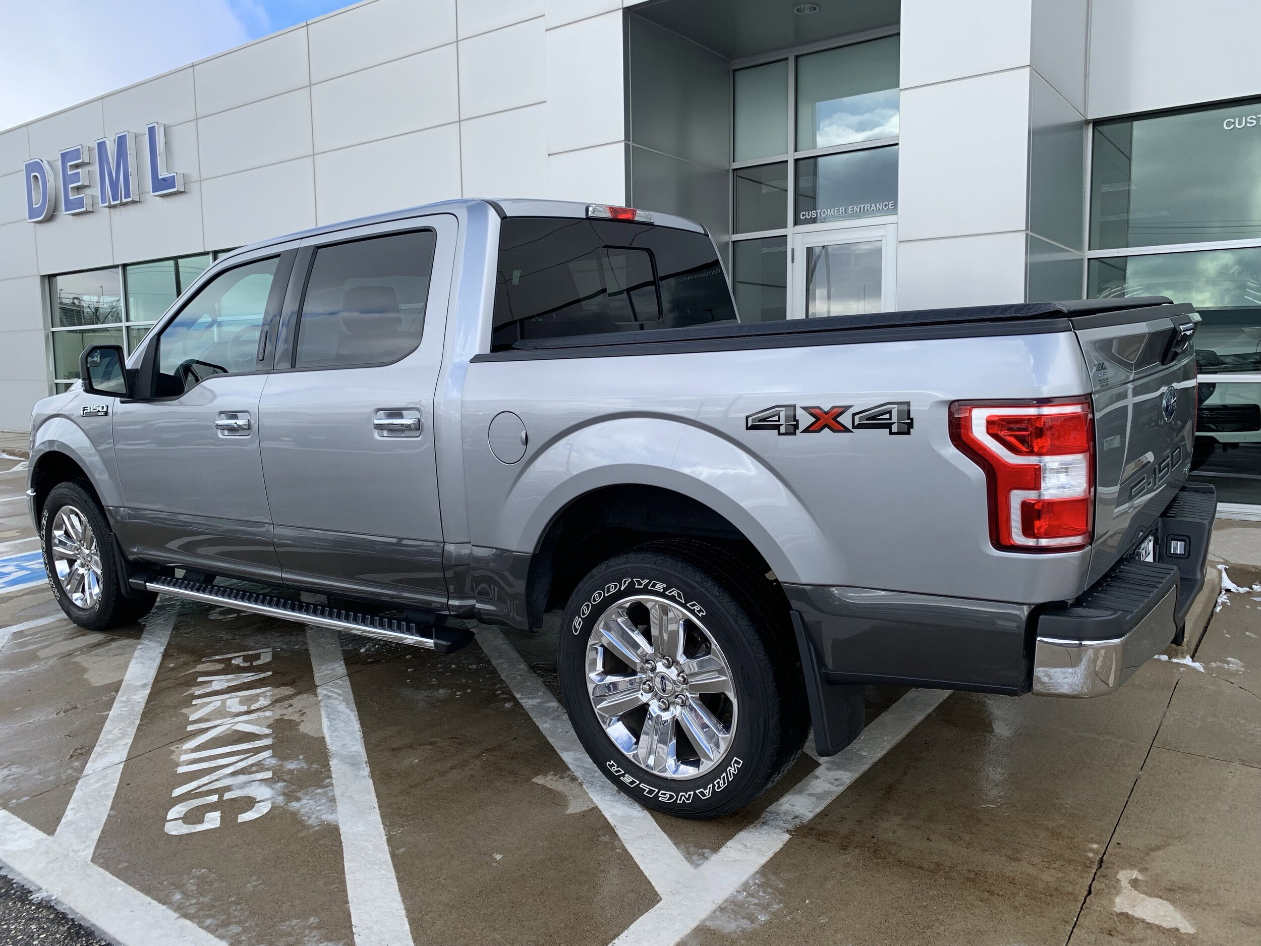 2020 Ford F-150 XLT photo 2
