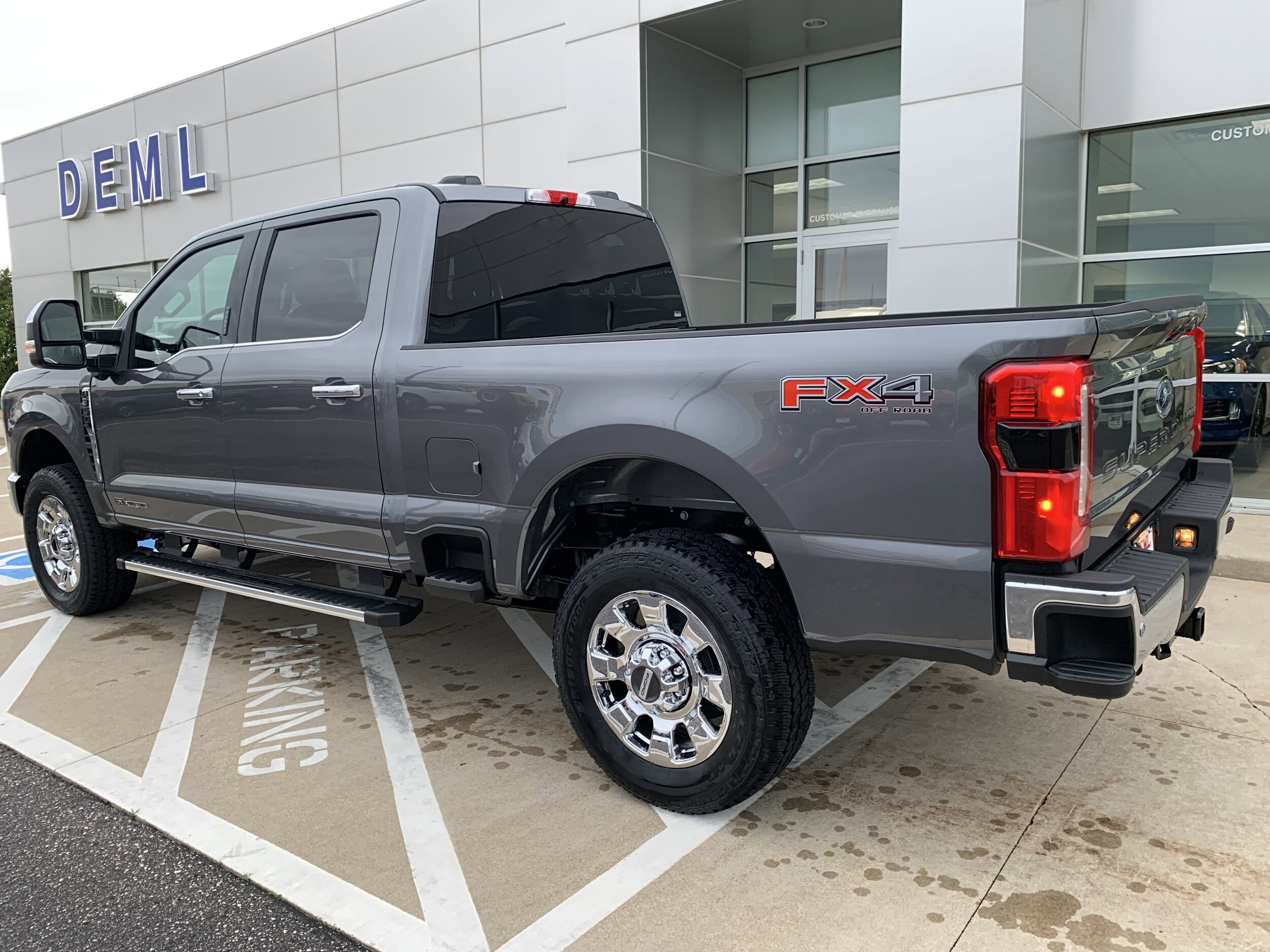 2026 Ford F-350 Lariat photo 3