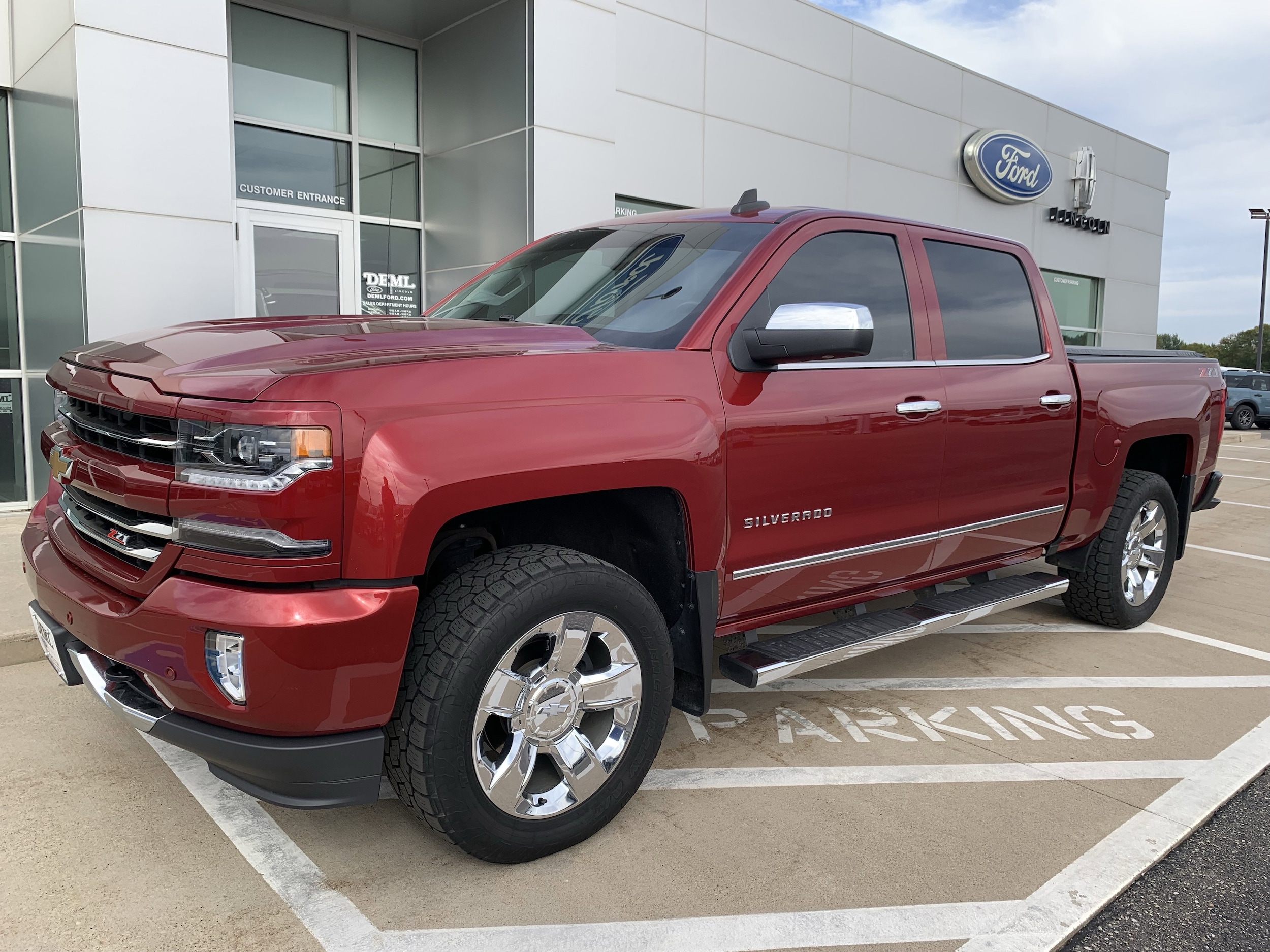 Used 2018 Chevrolet Silverado 1500 LTZ Z71 with VIN 3GCUKSEC0JG401703 for sale in Waseca, Minnesota