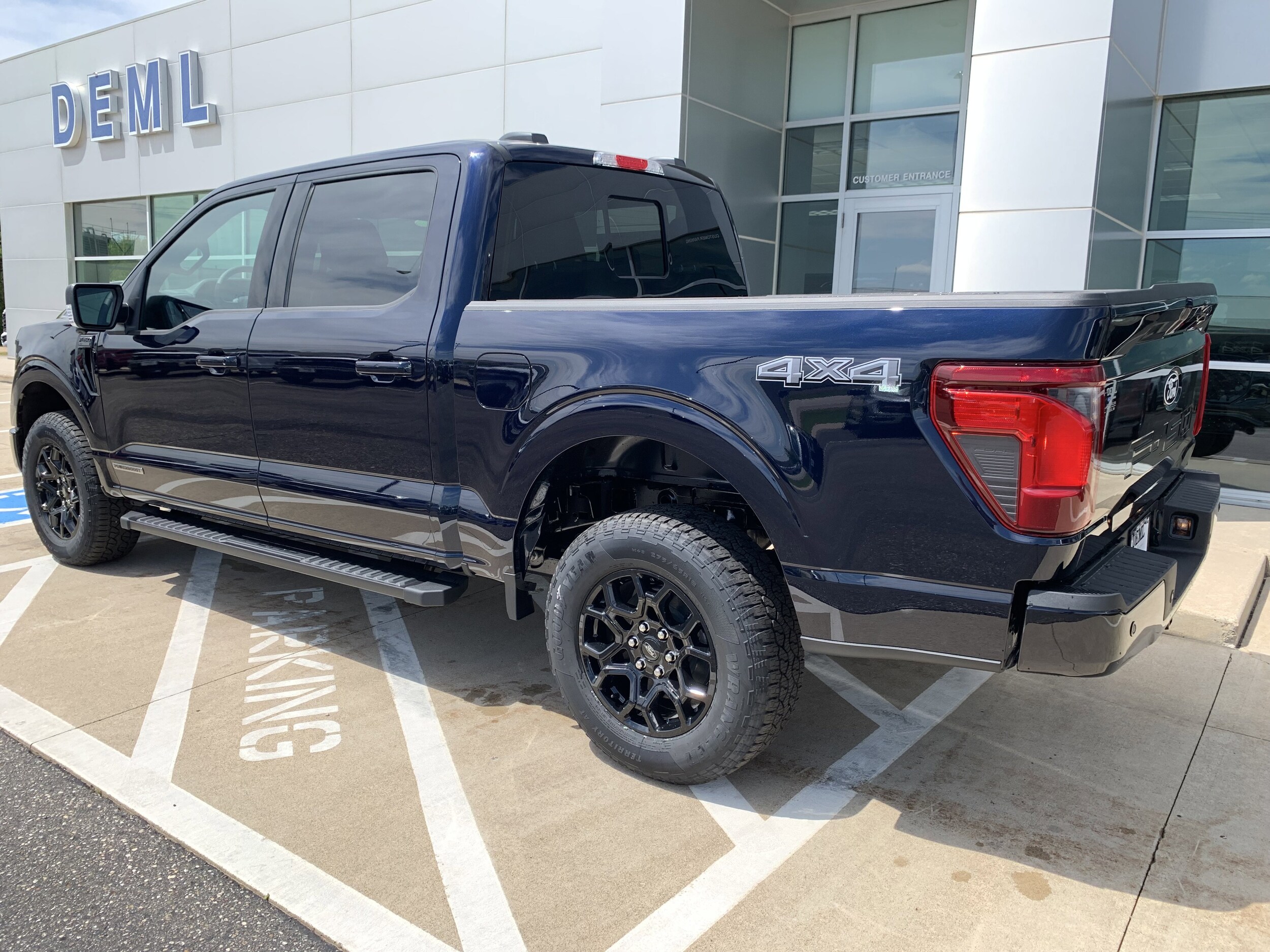 2025 Ford F-150 XLT photo 2