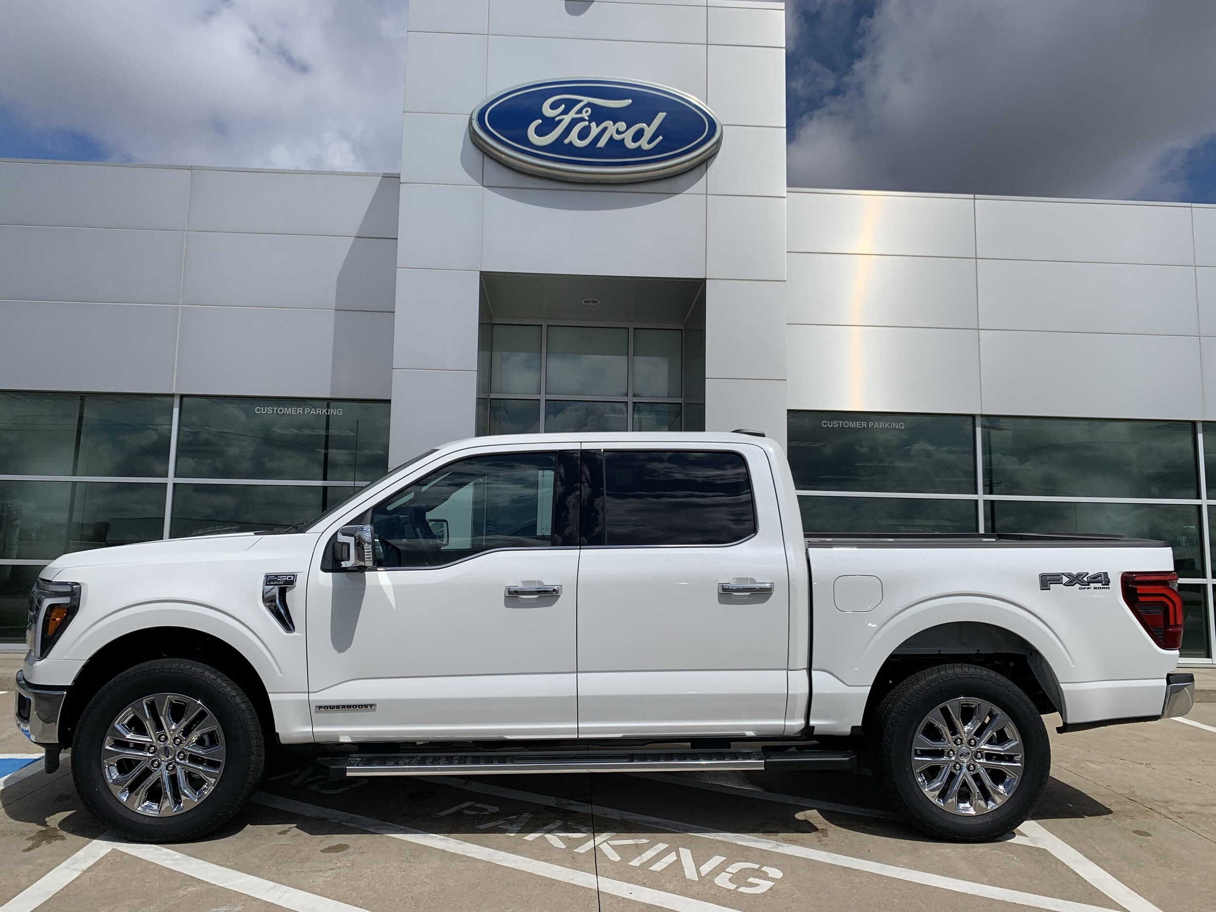 2025 Ford F-150 Lariat photo 3