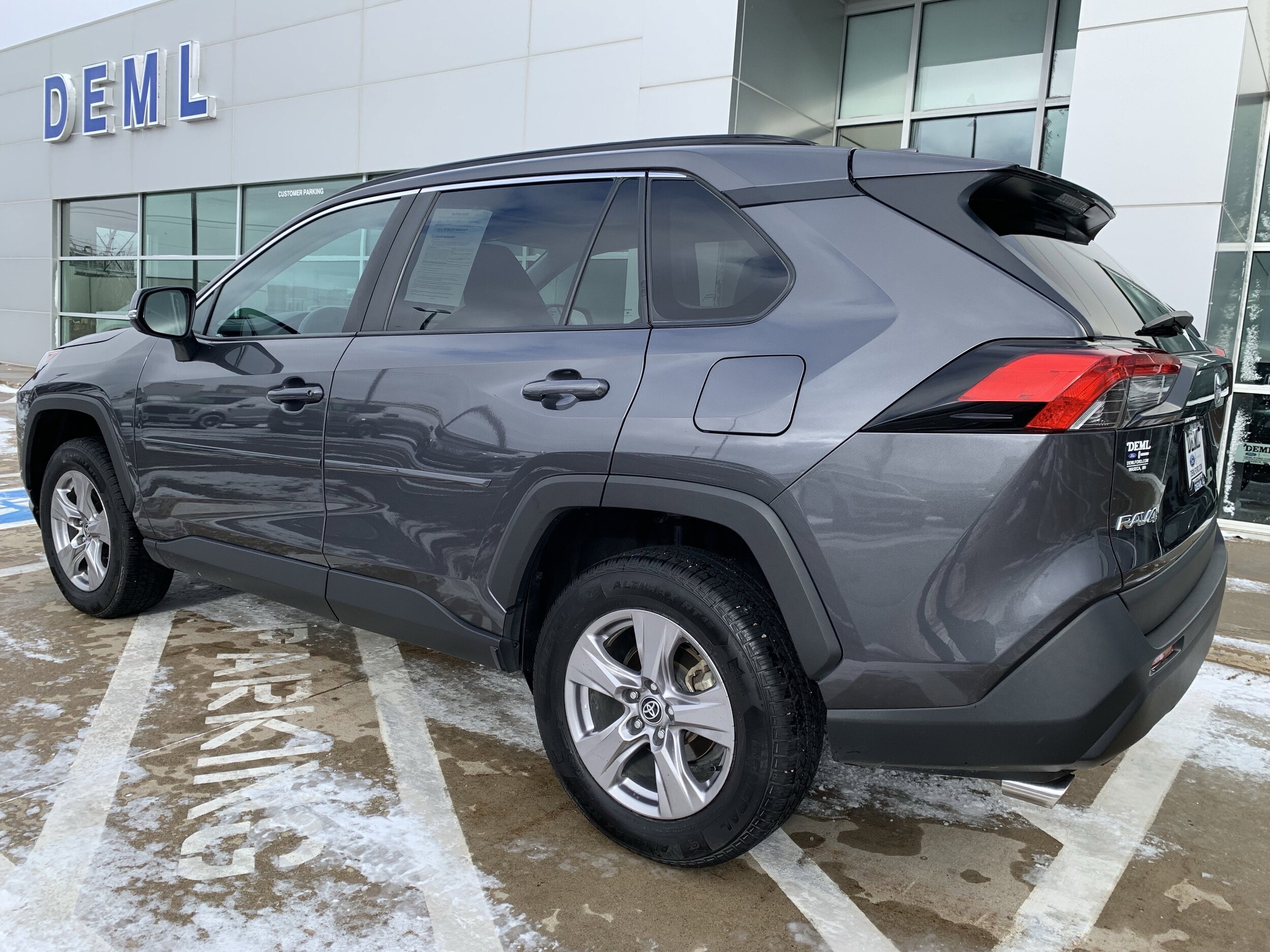 2023 Toyota RAV4 XLE photo 2